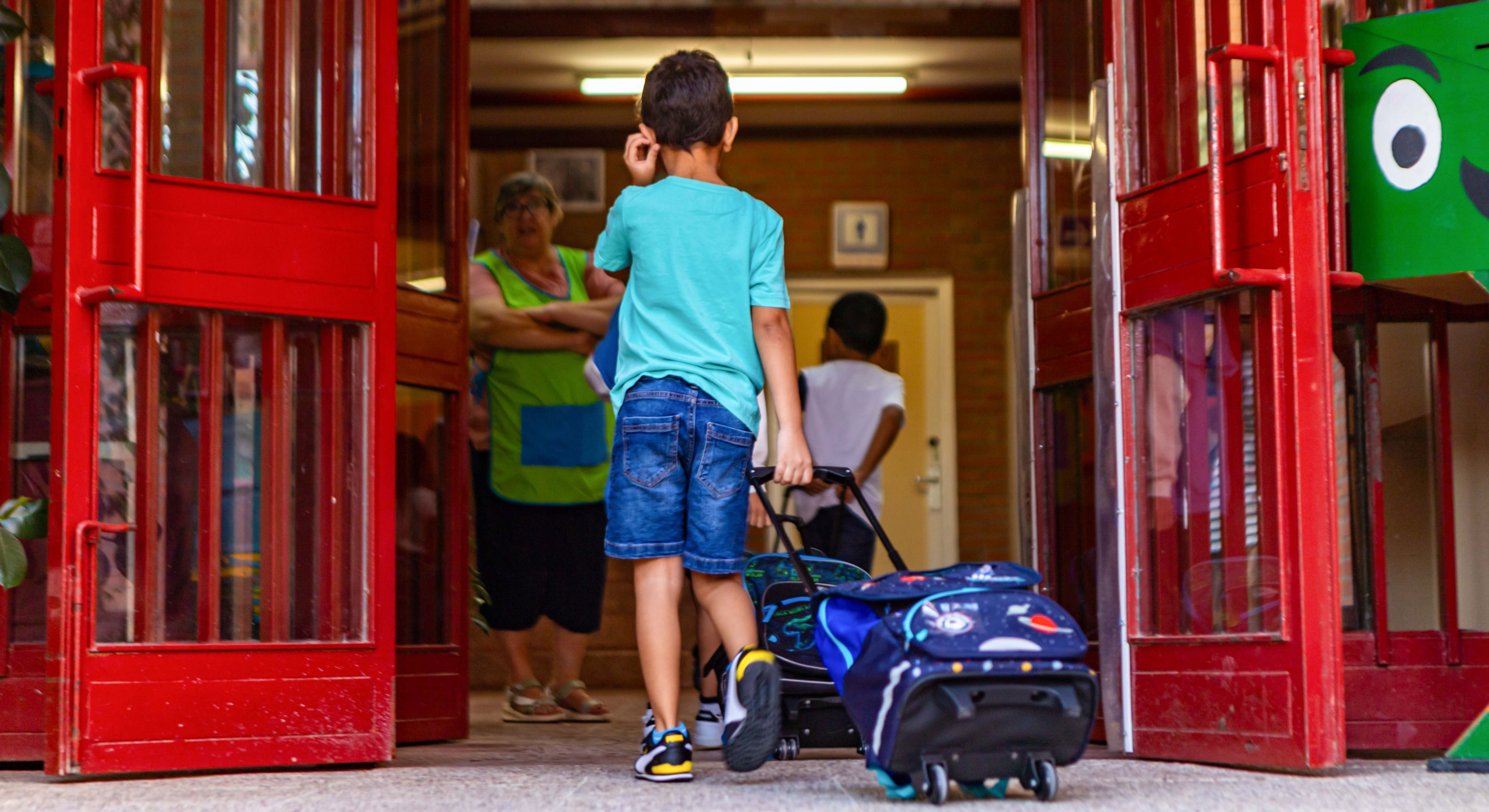 Madrid abrirá los colegios públicos los días no lectivos y financiará las actividades extraescolares a partir del próximo curso