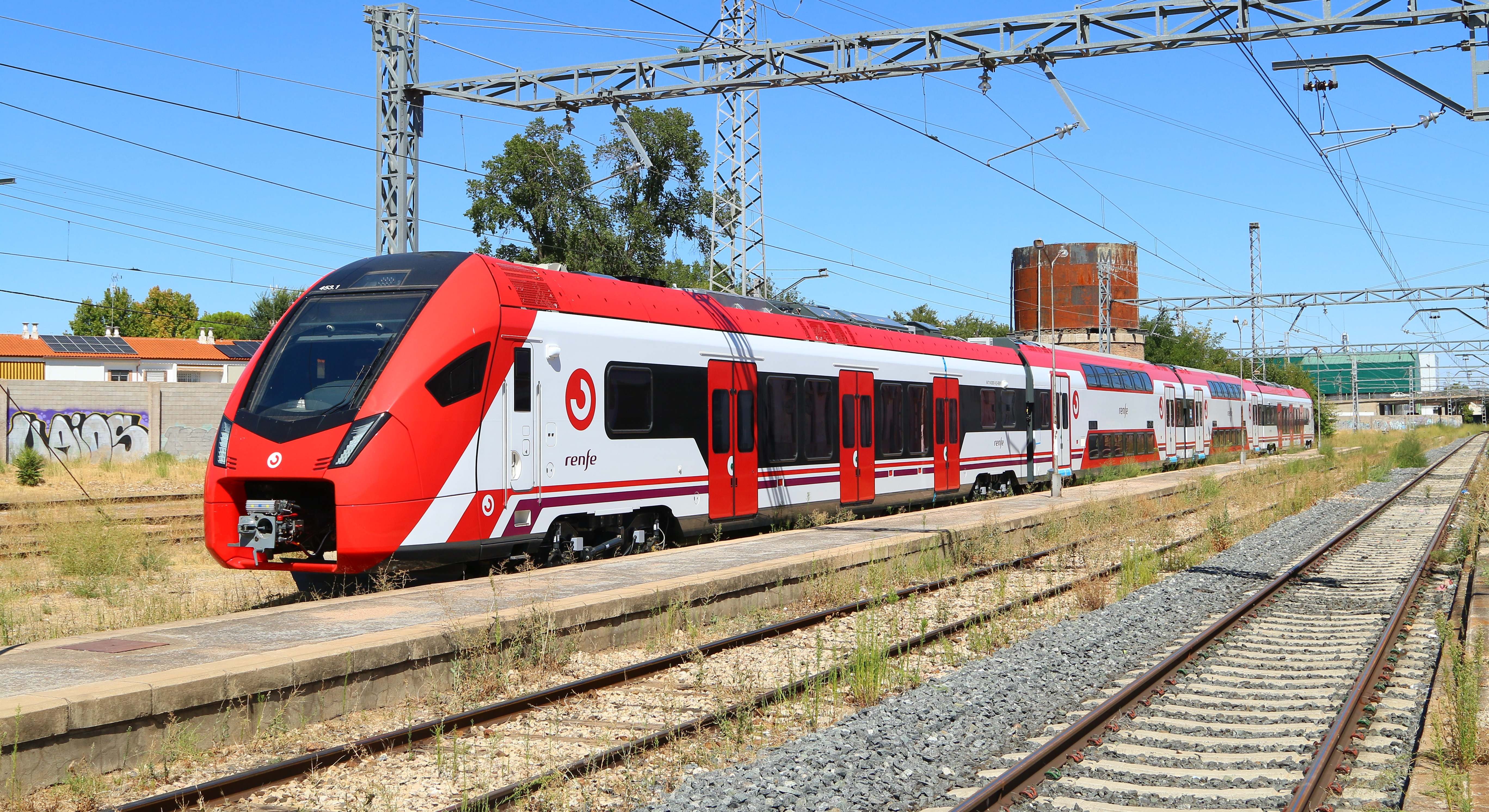 Nuevos trenes de la serie 453 fabricada por Stadler, en pruebas en Ciudad Real. / Foto: J.E.