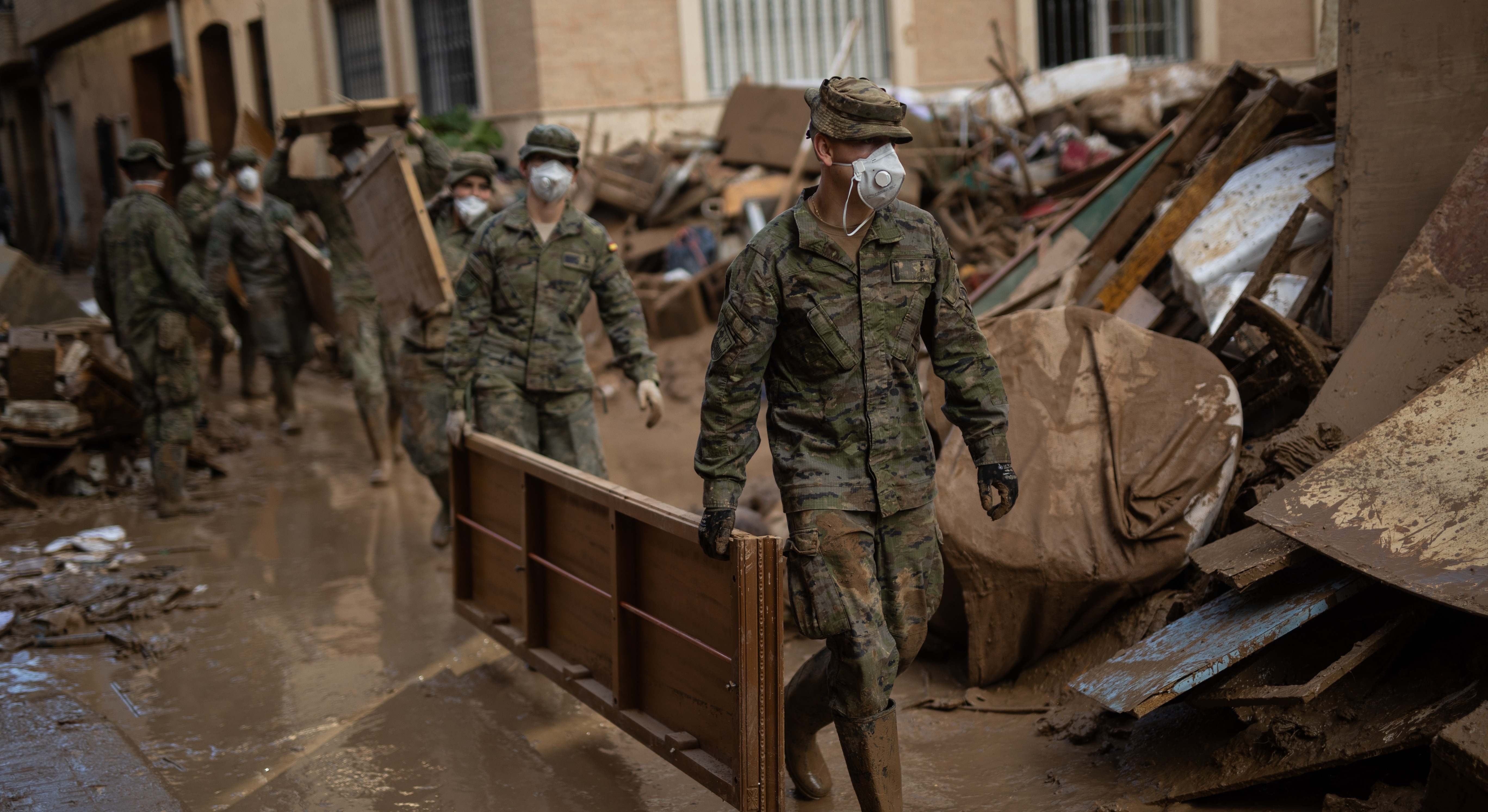 Militares trabajando durante la DANA. Foto: Alejandro Martínez Vélez / Europa Press.
