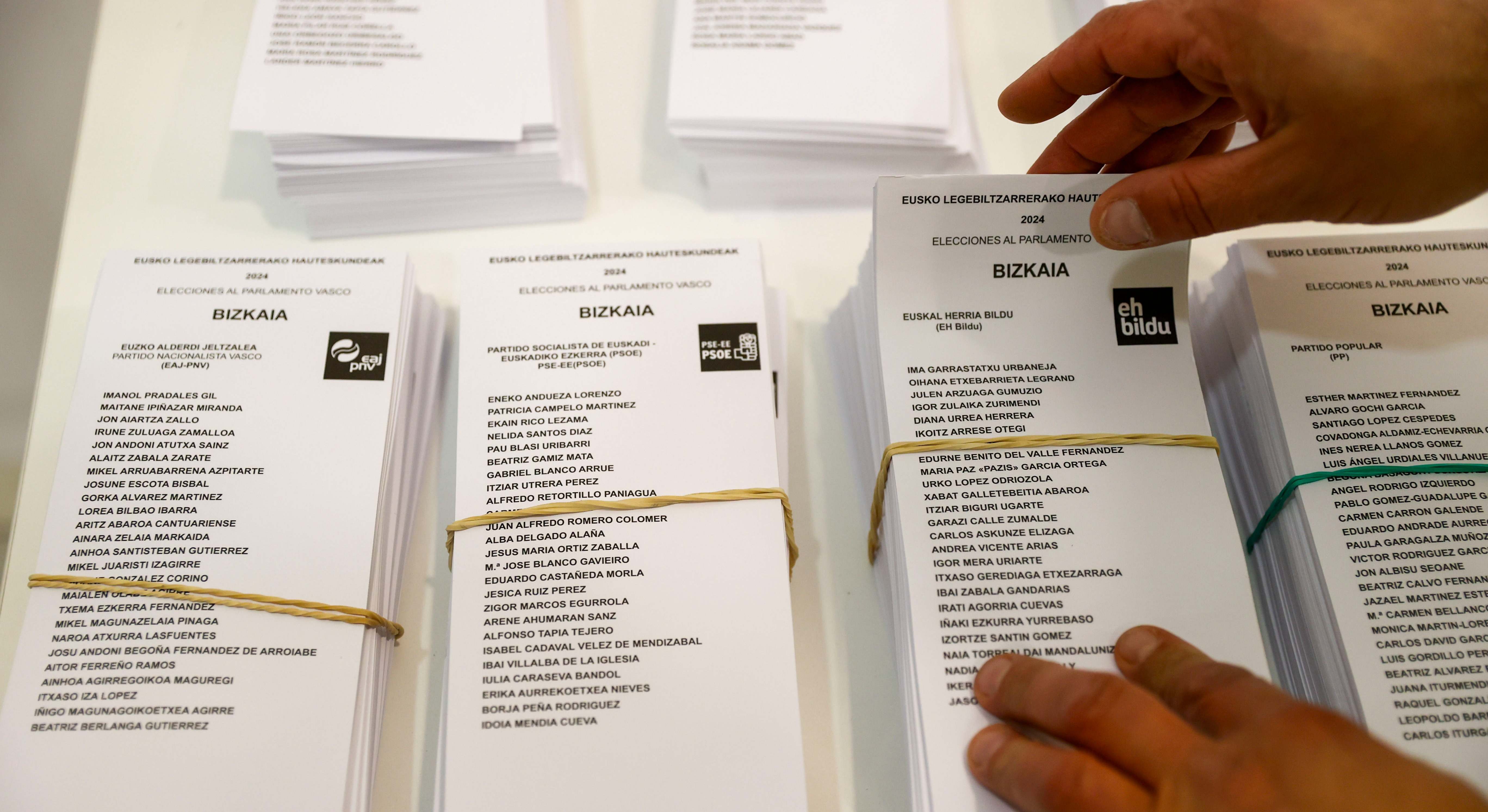 Elecciones vascas, papeletas, urnas, colegio electoral