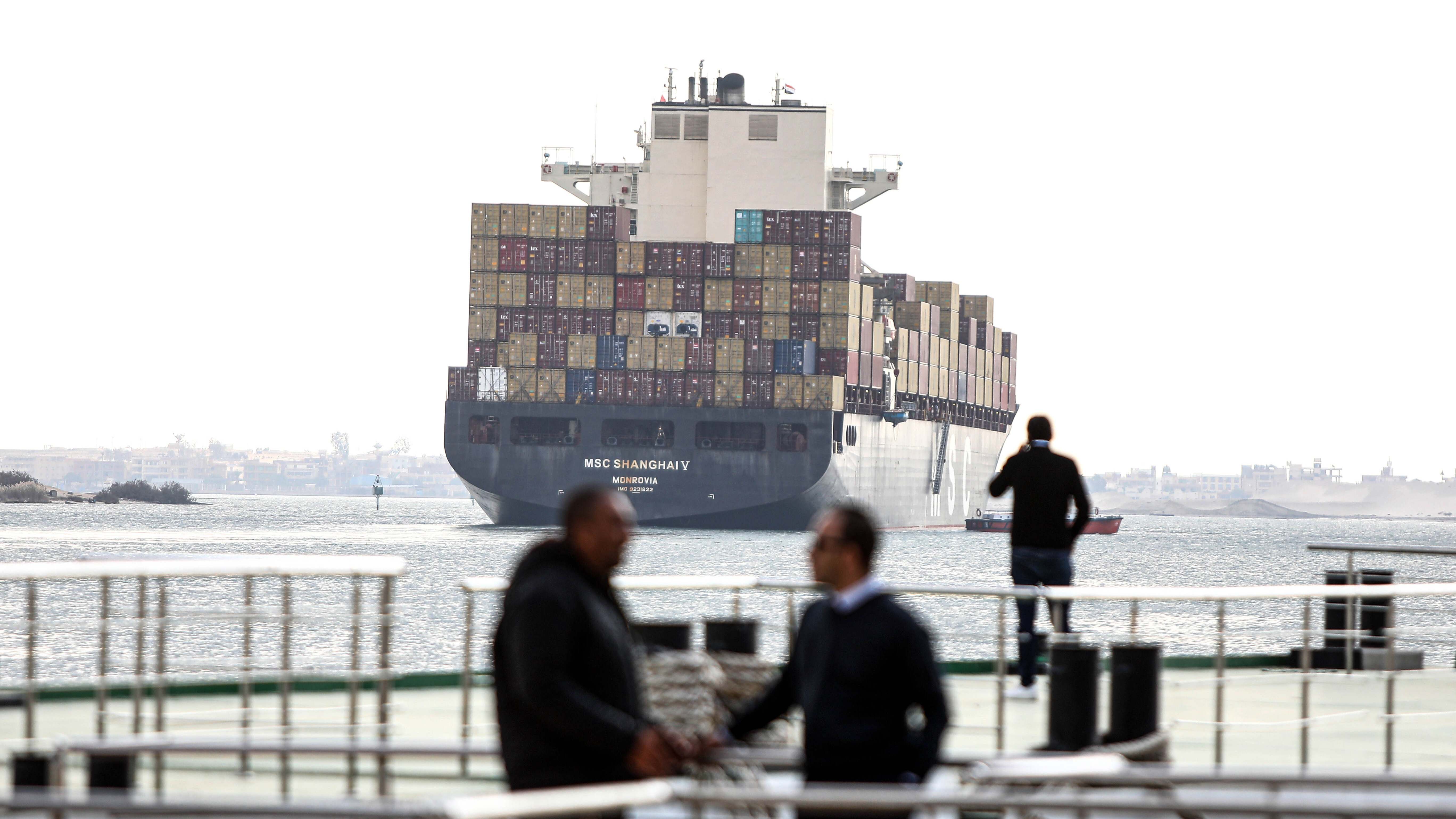 barco-carga-suez.jpg