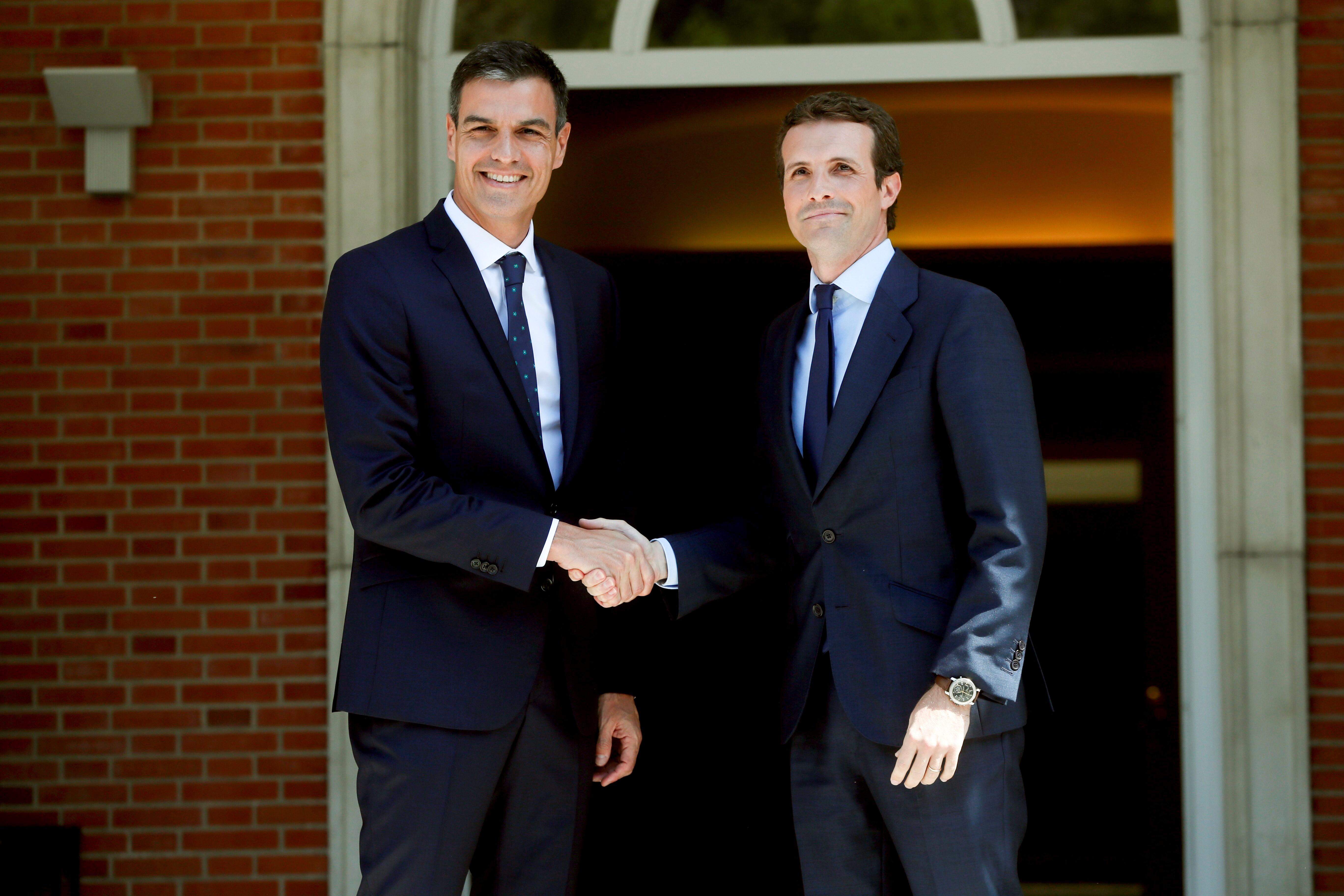 Casado-Sanchez-2ago-Moncloa.jpg