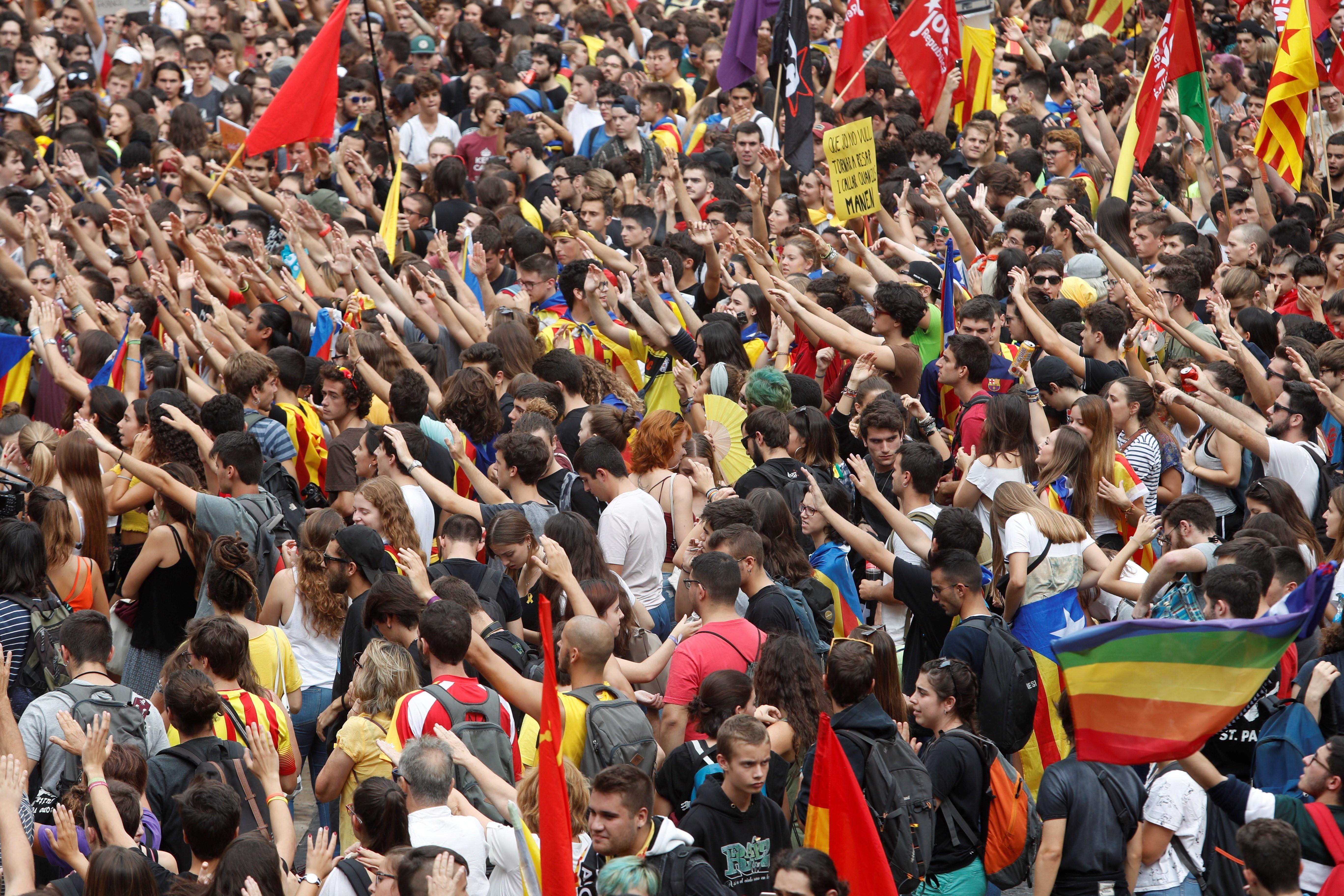 Cientos-de-estudiantes14858568.jpg