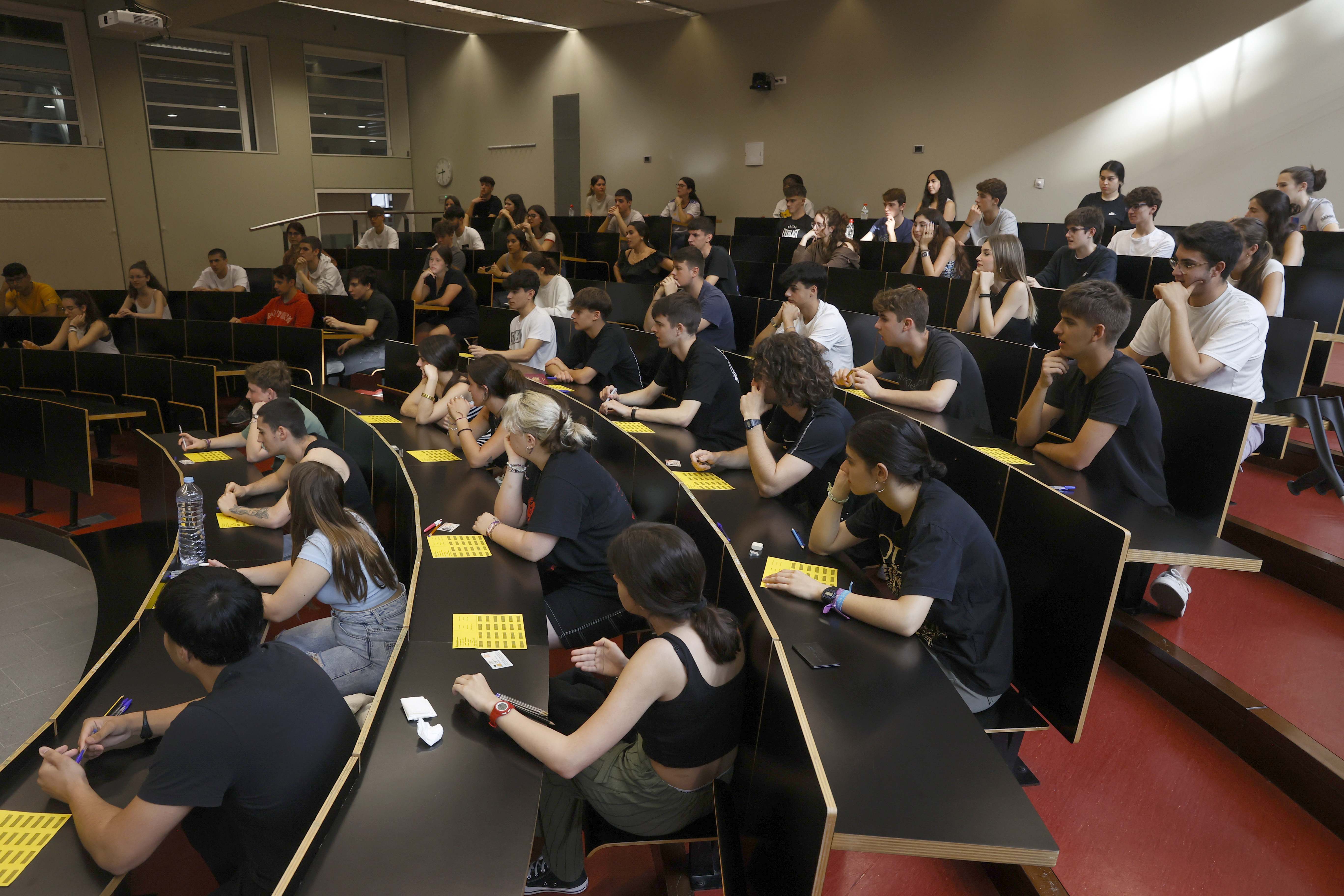 Un grupo de estudiantes en una de las aulas de la Universidad Pompeu Fabra
