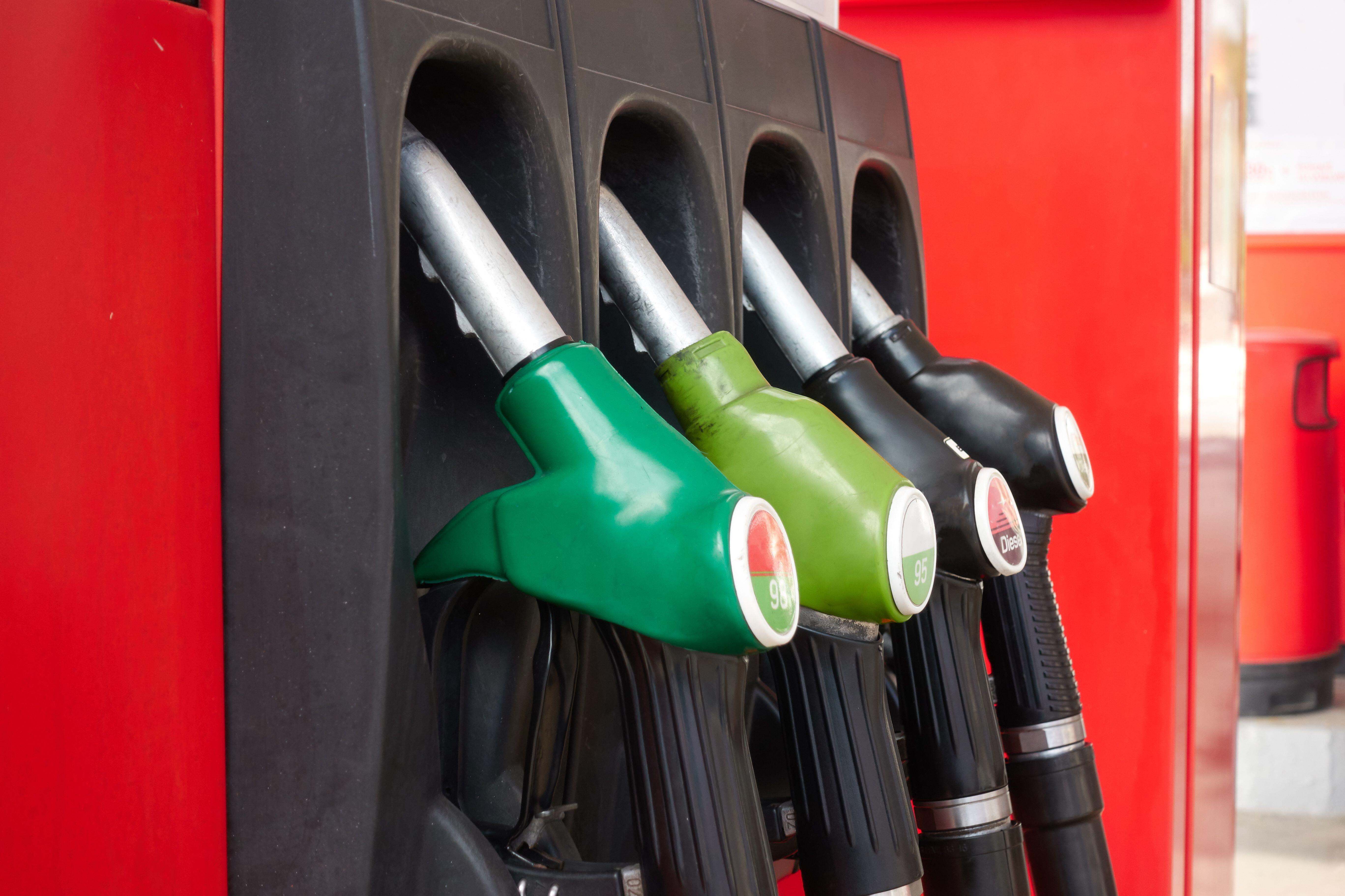 Gasolinera manguera España diésel petróleo
