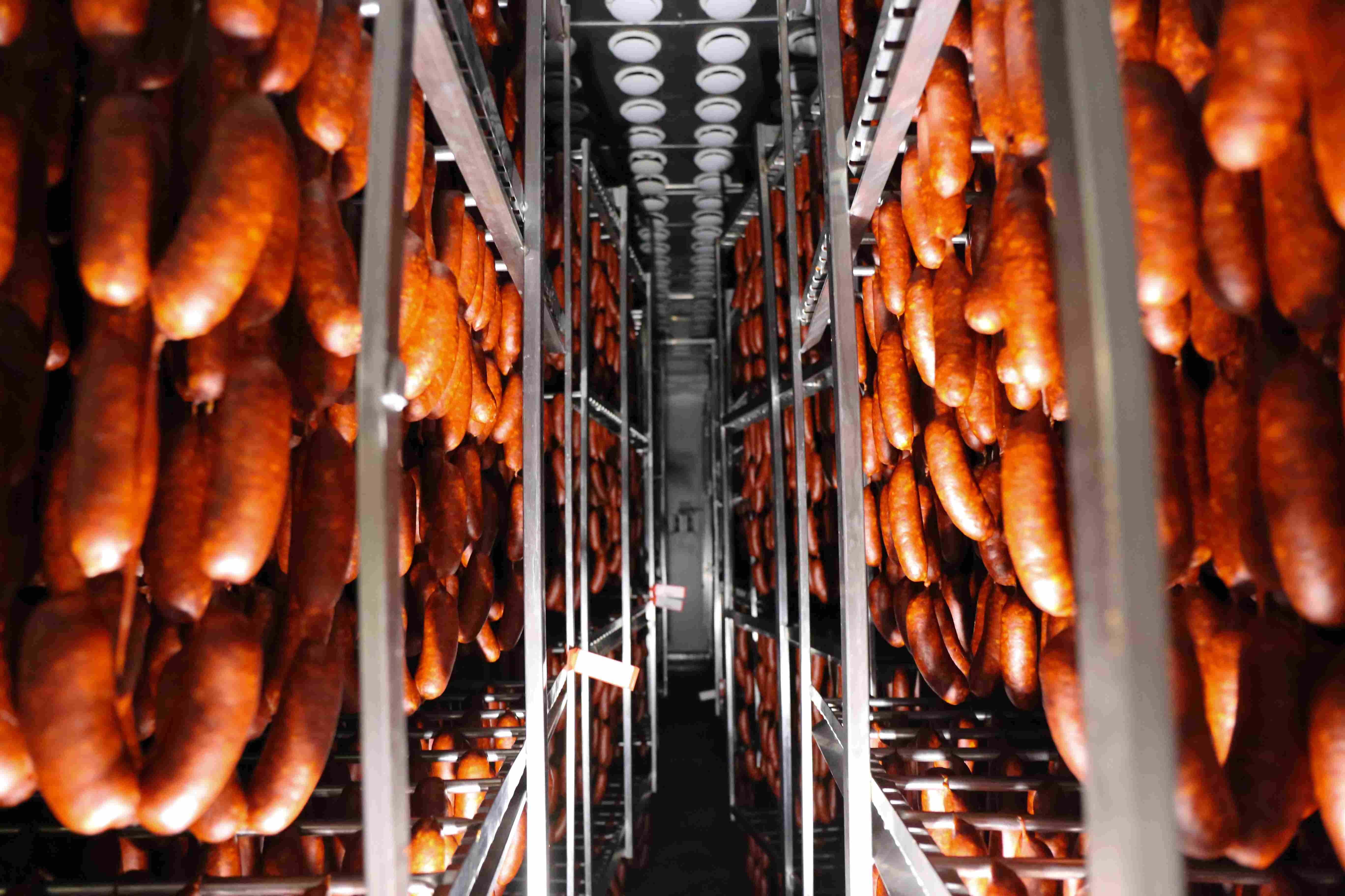 Secadero de chorizos de Embutidos Martínez.