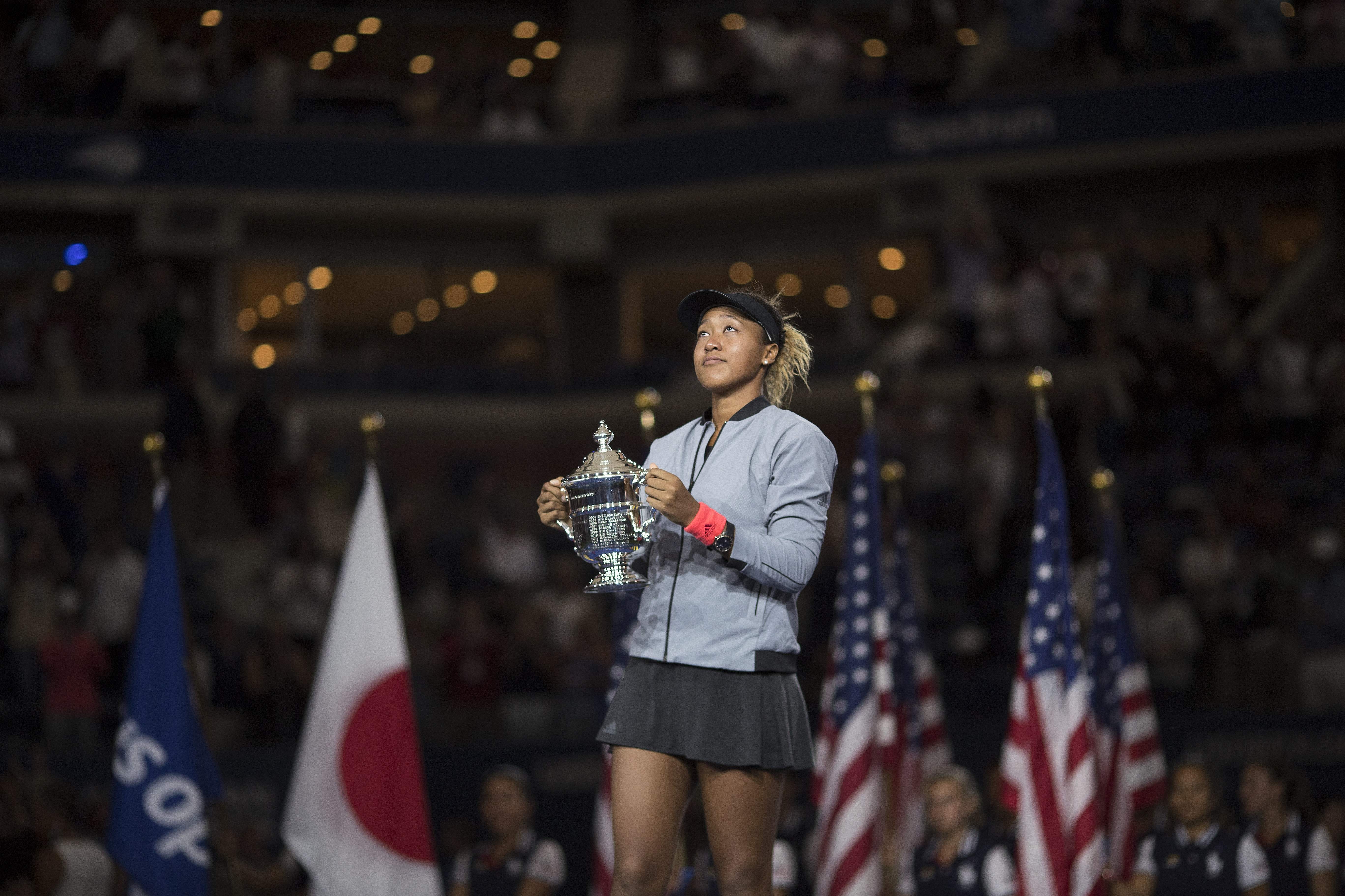 osaka-usopen-trofeo-getty.jpg