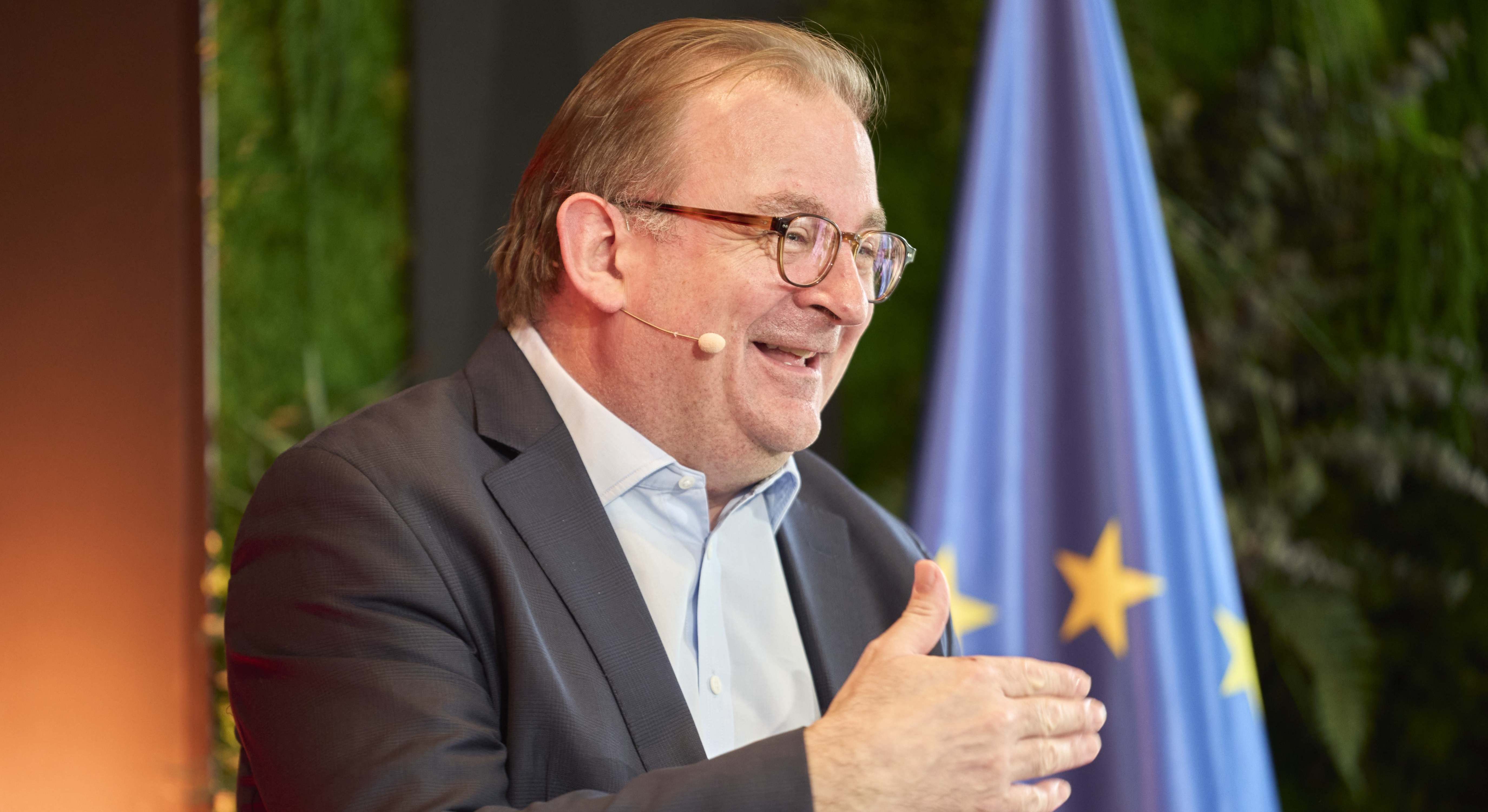 El presidente de Mastercard Europe, Mark Barnett.
