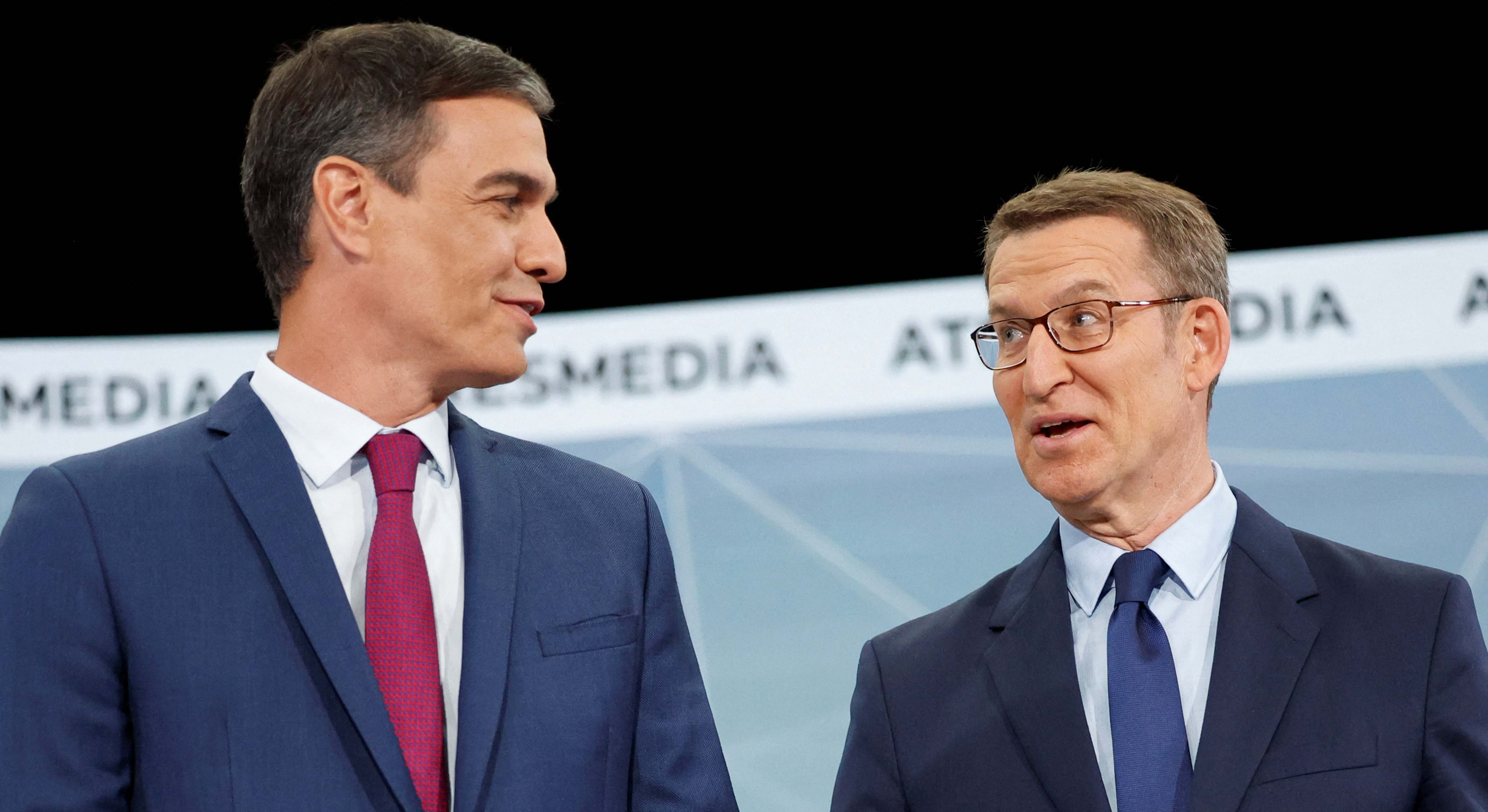 Pedro Sánchez y Alberto Núñez Feijóo. / Foto: Reuters.