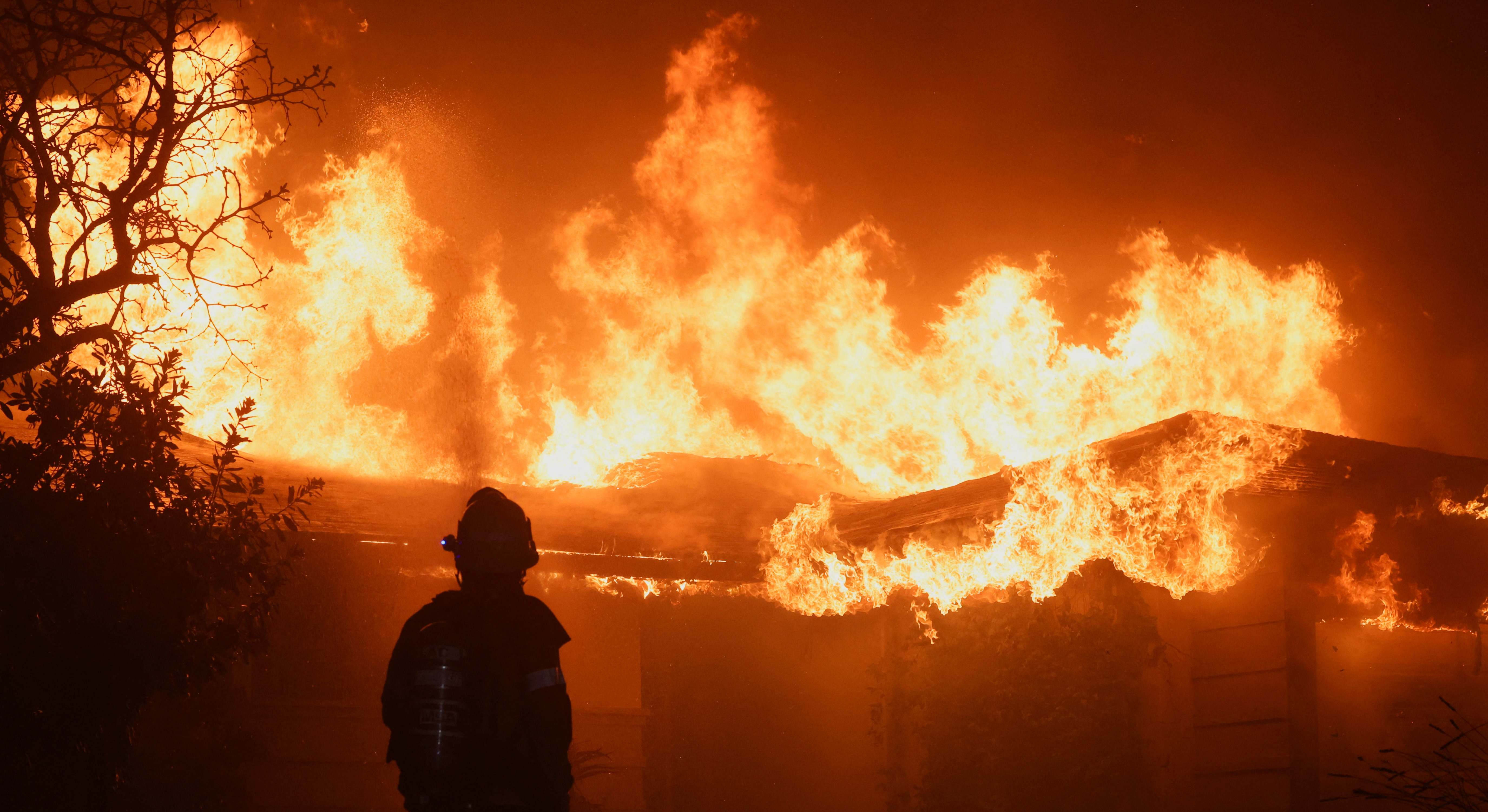 2025-01-08T085335Z_1526680211_RC2K5CADXO9L_RTRMADP_3_CALIFORNIA-WILDFIRES.JPG