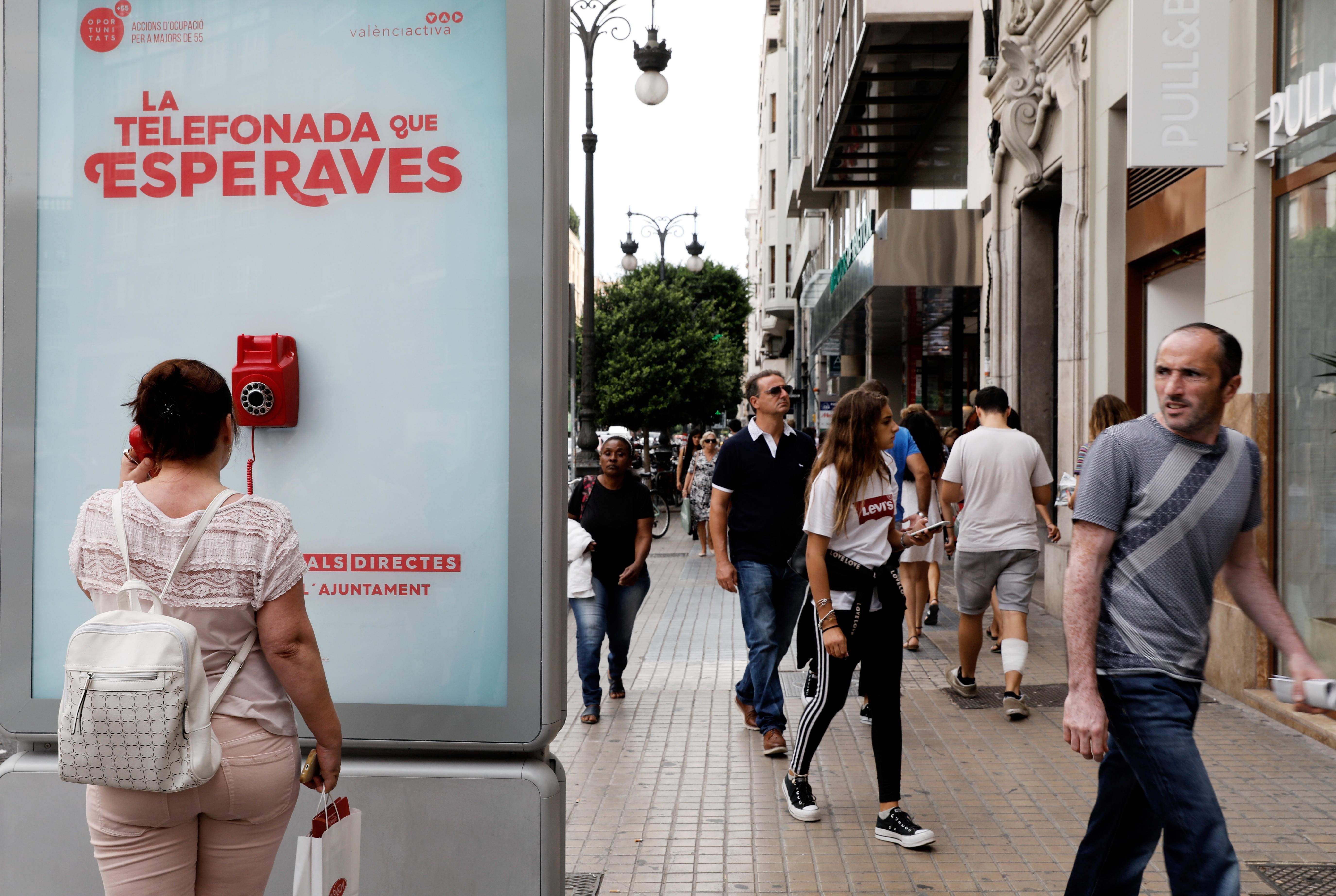 telefono-trabajo-mayores-55-valencia.jpg