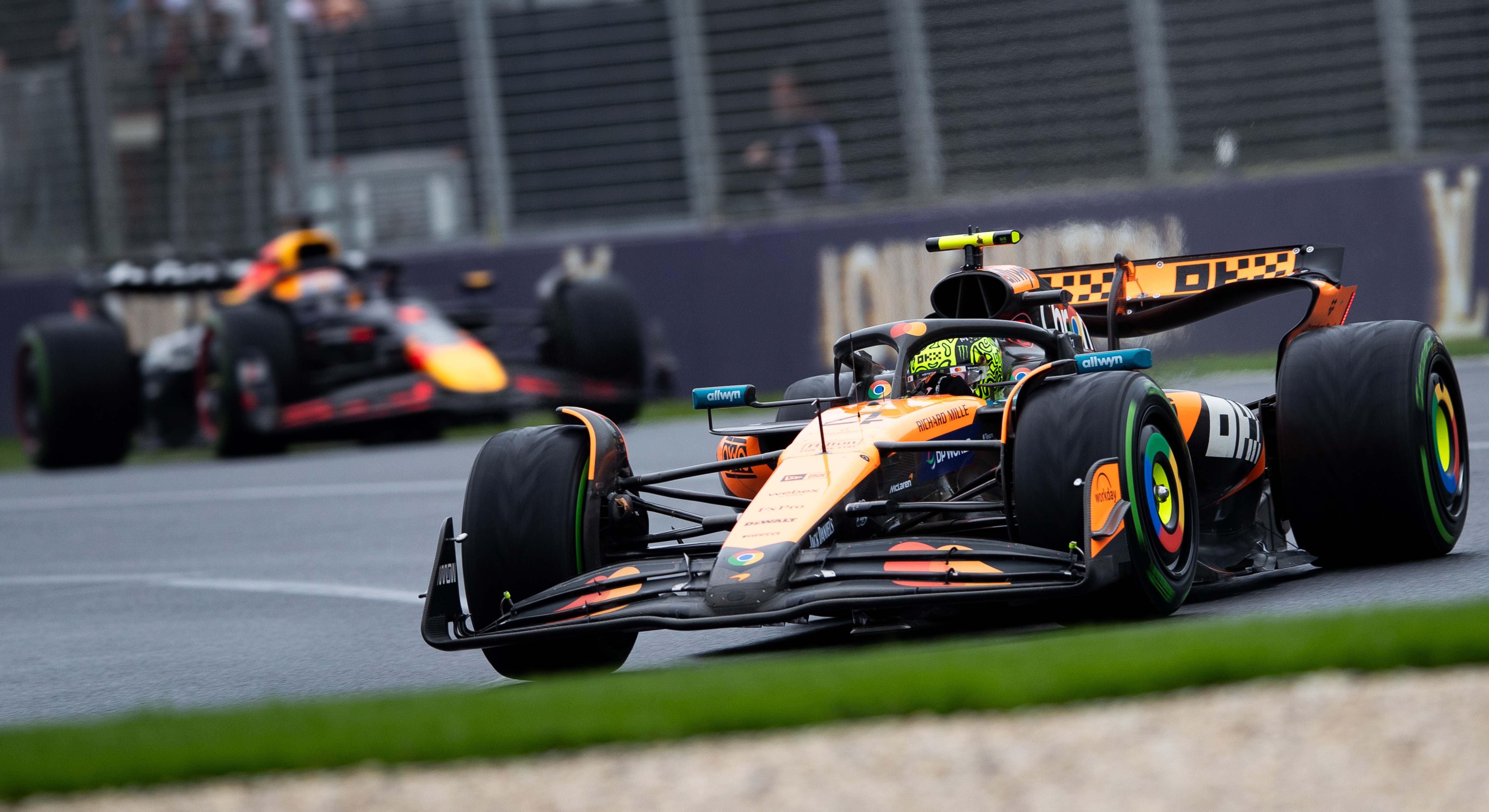 Lando Norris y Max Verstappen en el GP de Australia 2025
