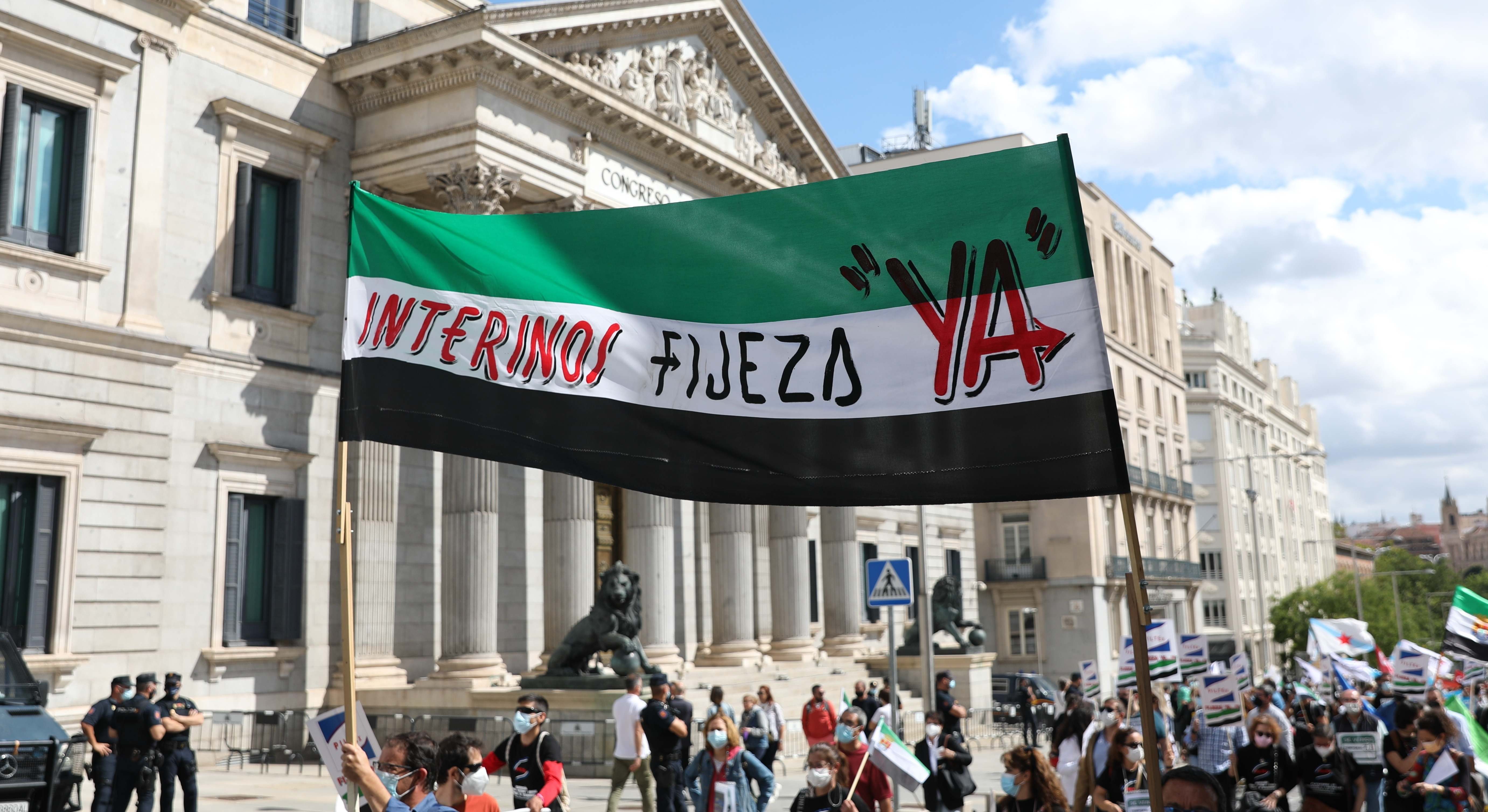 Un fallo pionero contradice al Supremo y hace indefinido a un interino con 18 años de contratos temporales