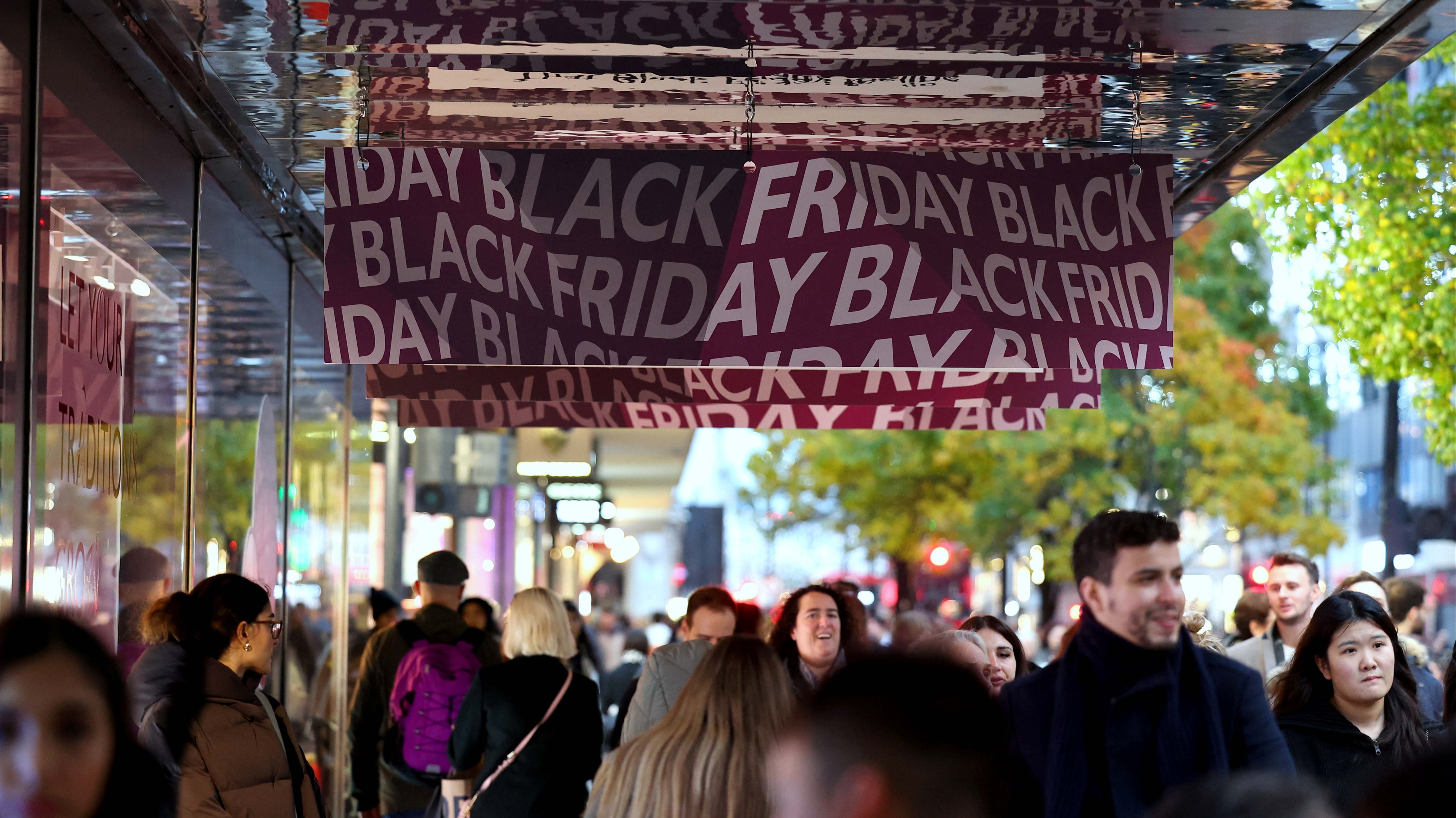 Un 24% de los españoles aún dudan si comprar en Black Friday.