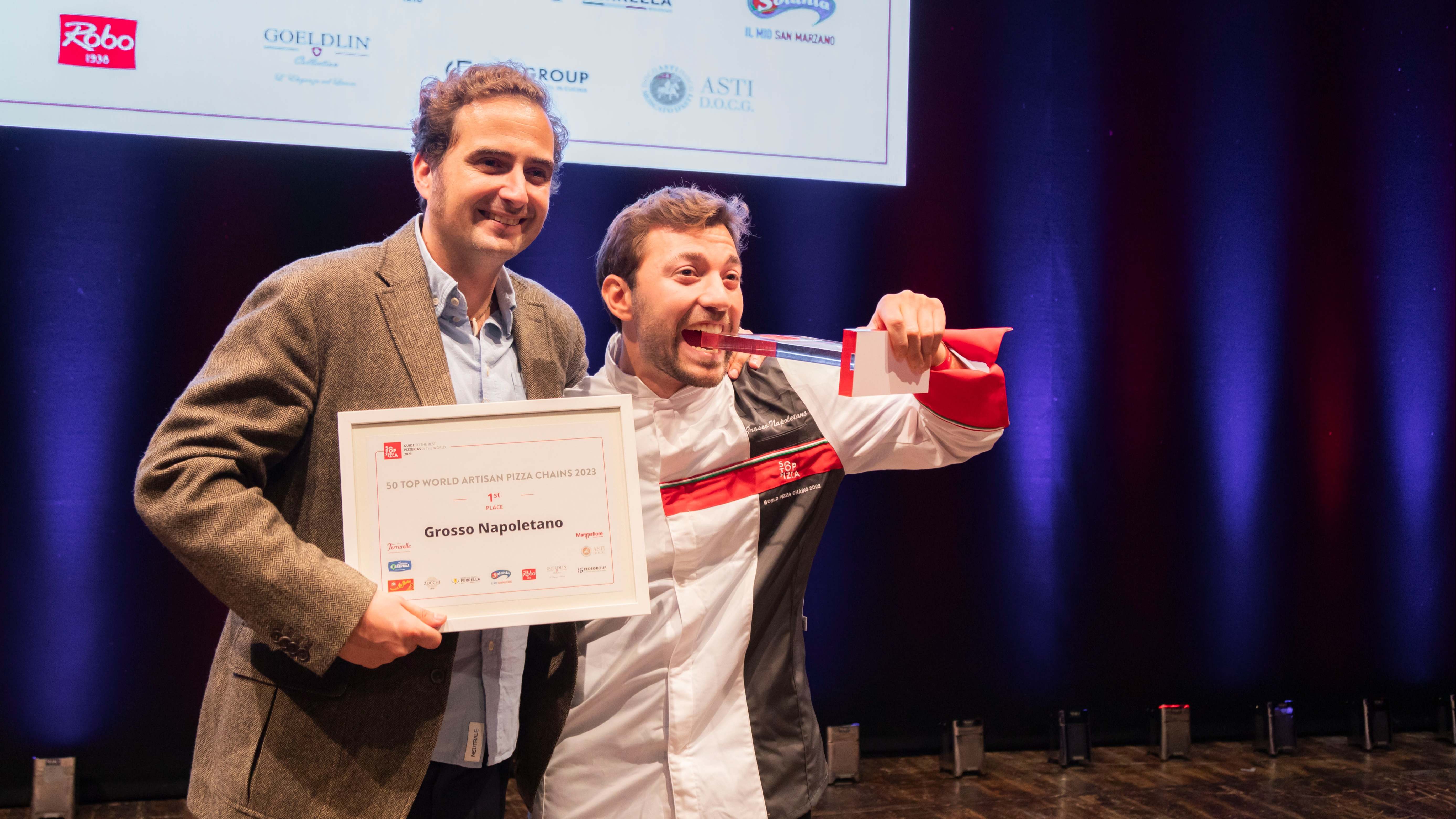El co fundador de Grosso Napoletano, Hugo Rodríguez de Prada, recoge el galardón a mejor cadena de pizzas artesanales.