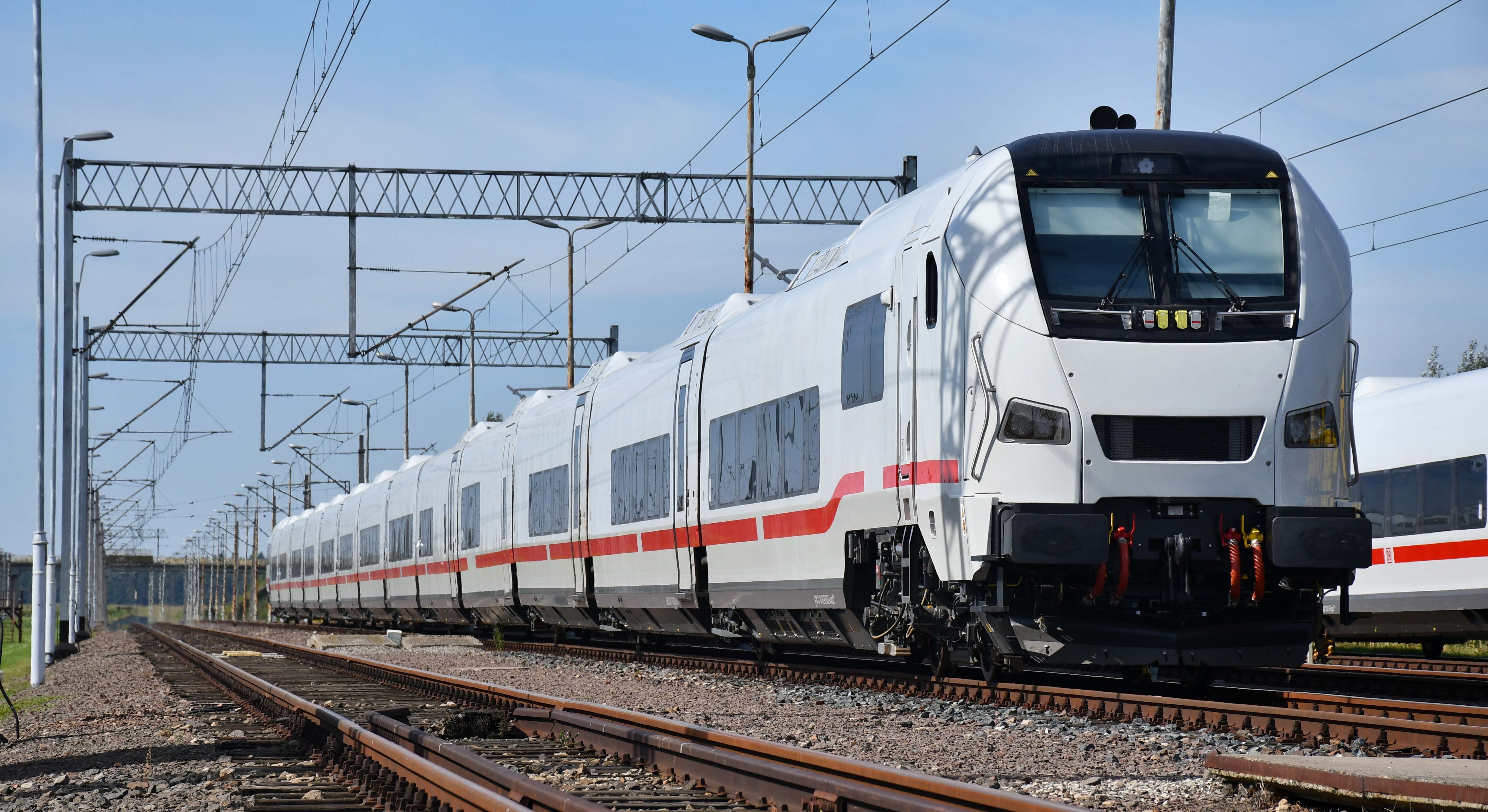 Tren Talgo 230 con el diseño del ICE L para Deutsche Bahn. / Talgo