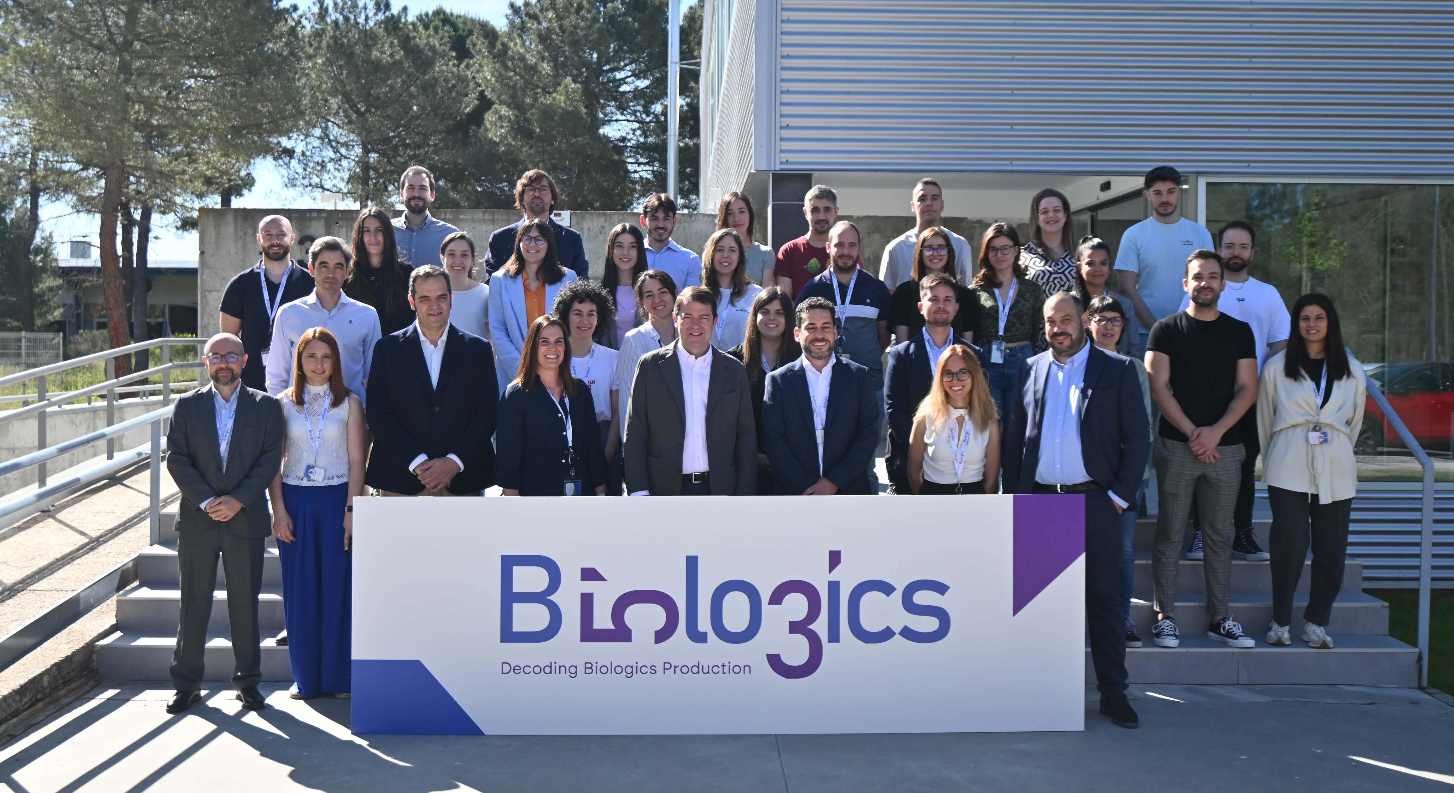 Mañueco con directivos y trabajadores de 53Biologics