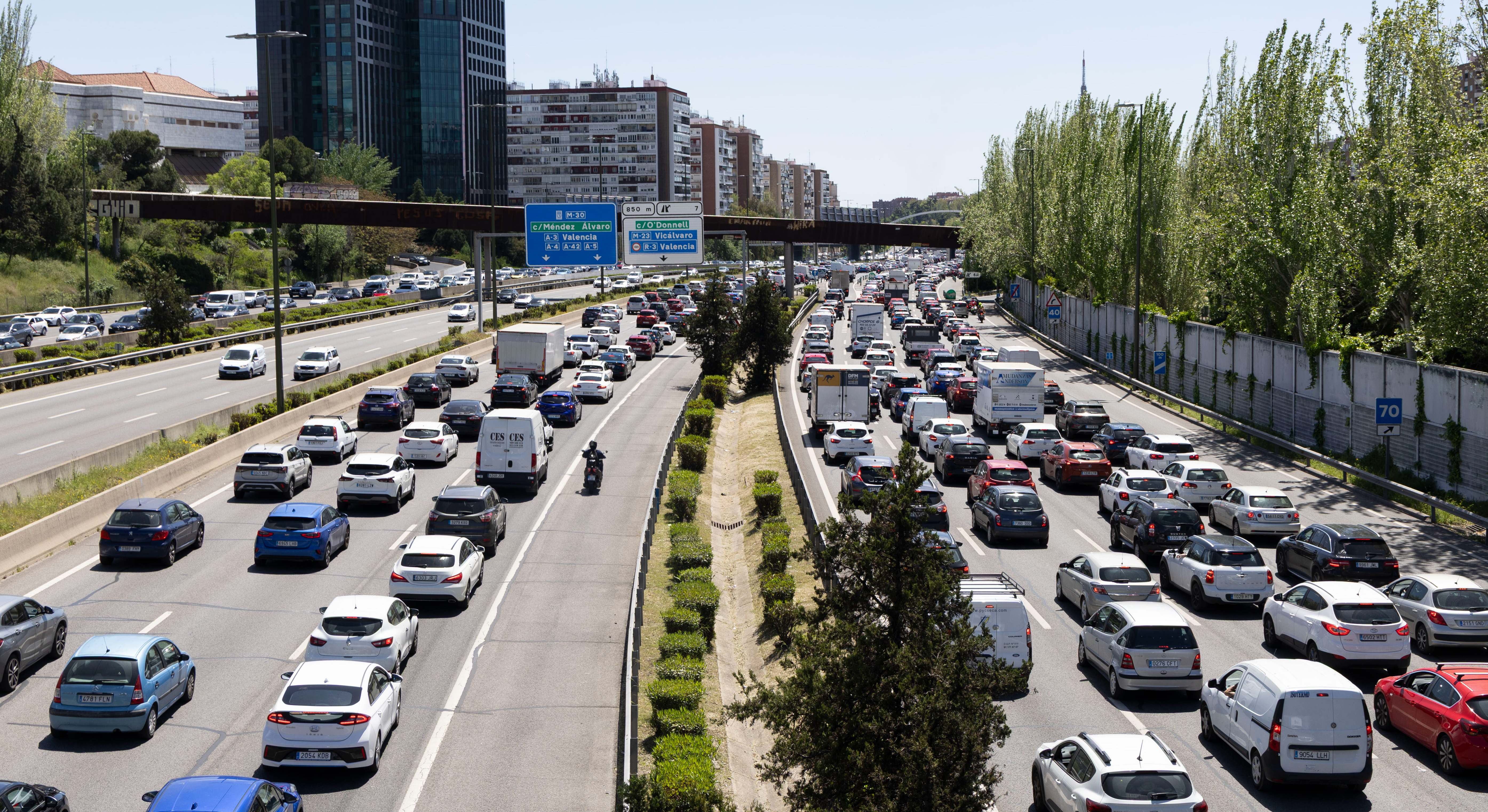 Caos total en Madrid por las obras para cubrir la M-30 en Ventas.