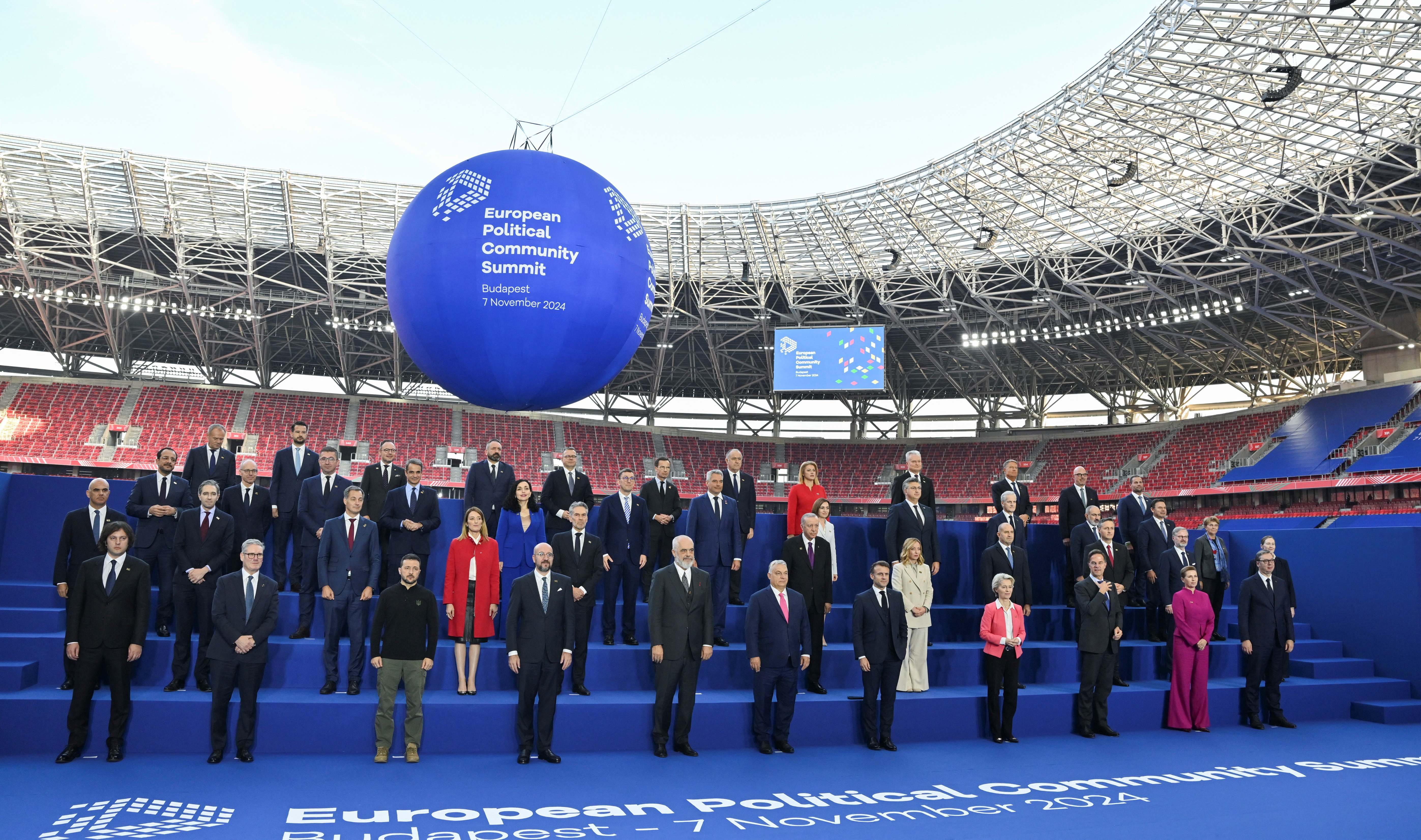 Foto de familia de la Comunidad Política Europea.
