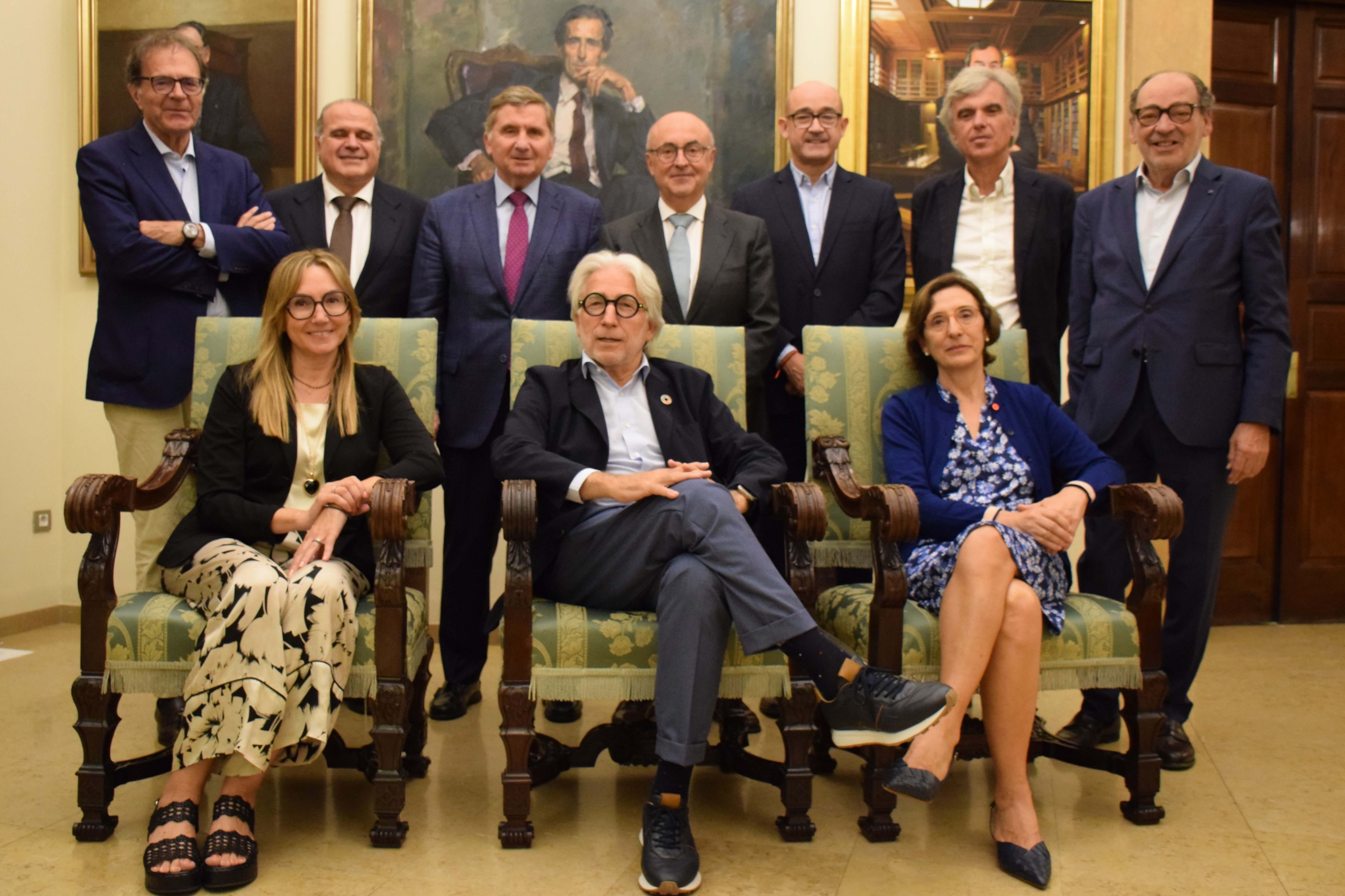 La nueva junta de la Societat Barcelonesa dEstudis Econòmics i Socials. EE