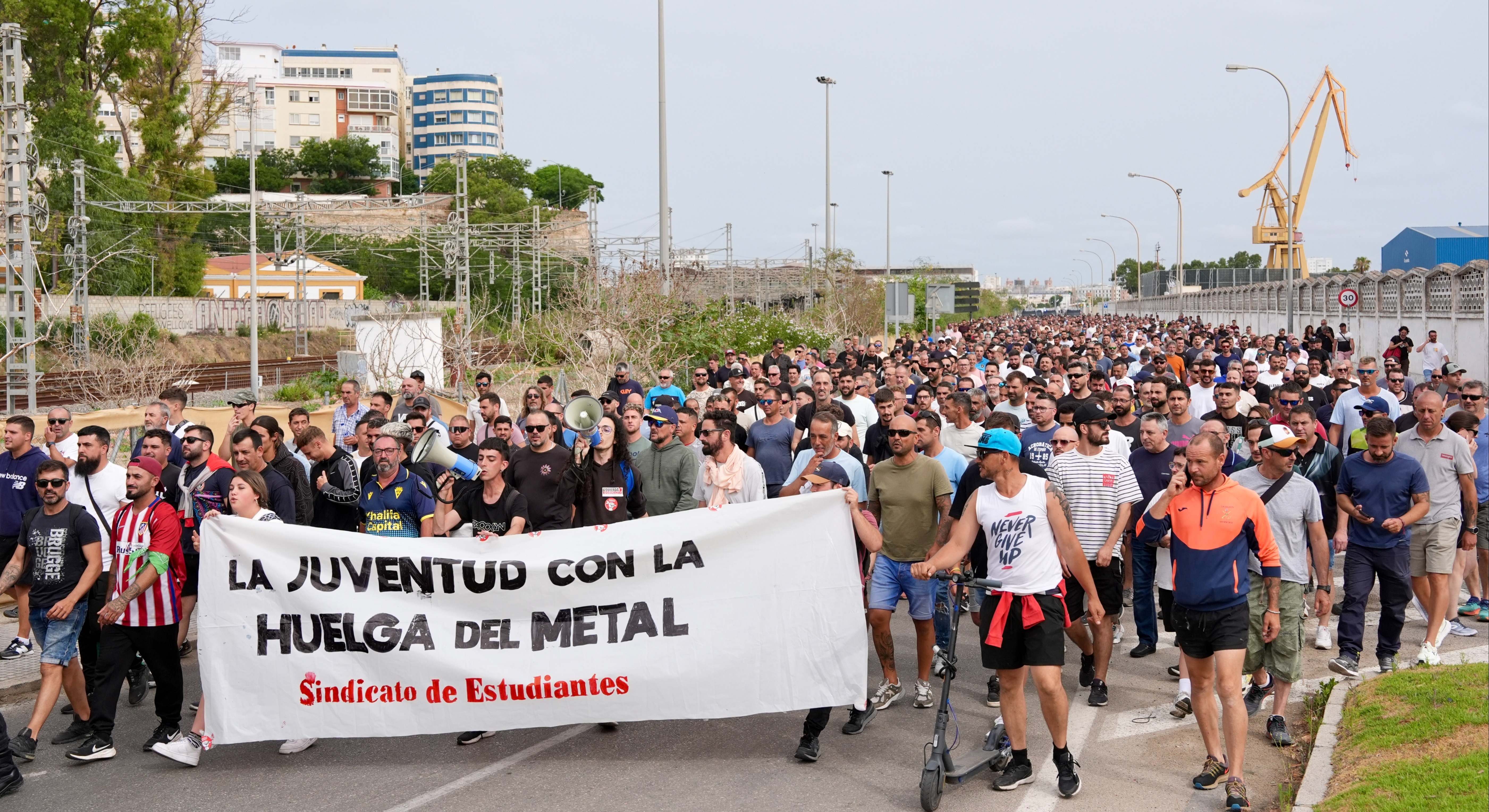 Manifestantes por la huelga del metal