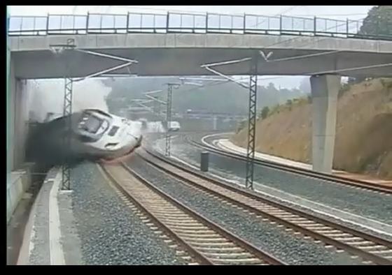 Tren-descarrilla-escena-2013.jpg