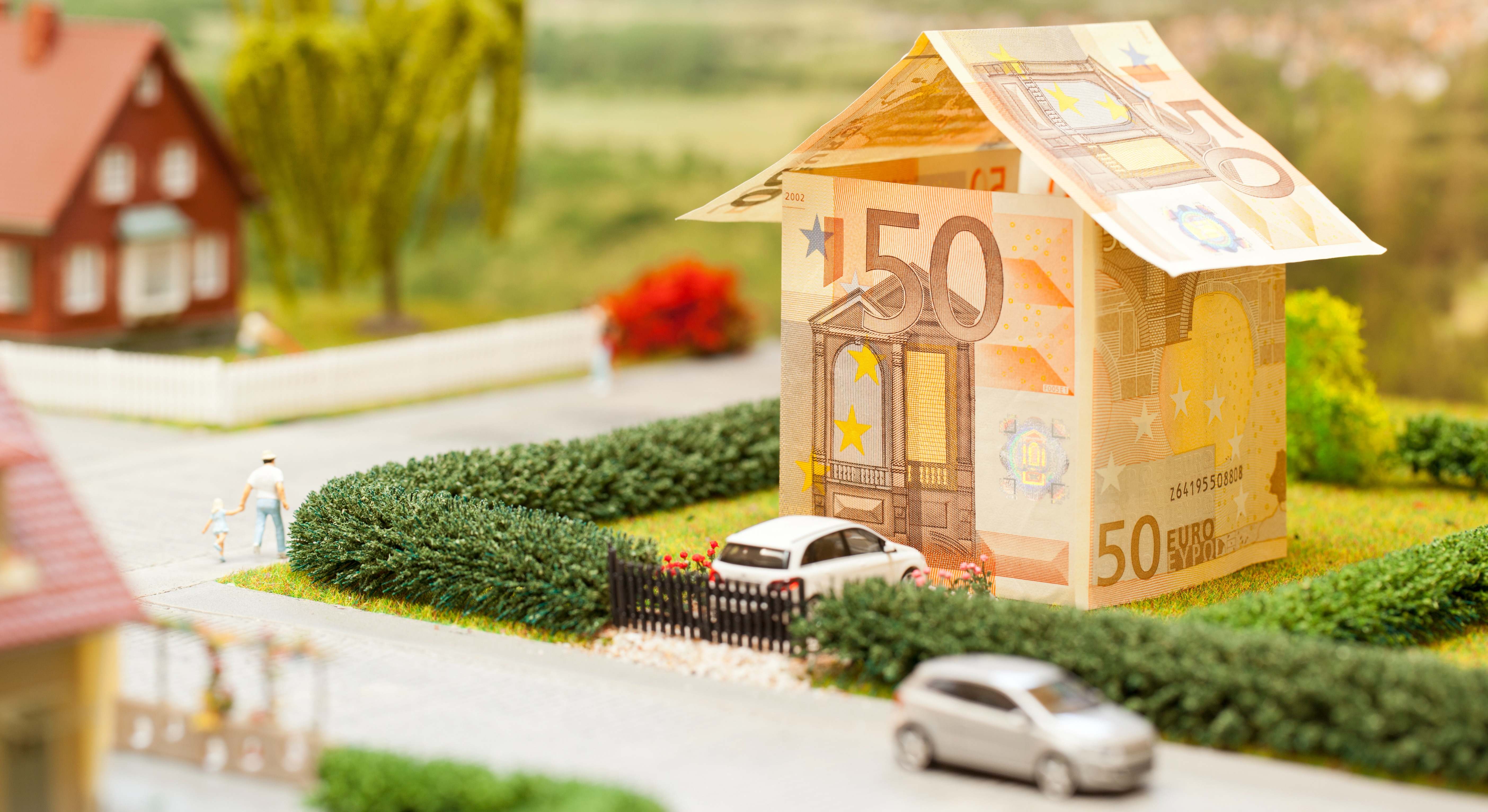 Vivienda con billete de 50 euros