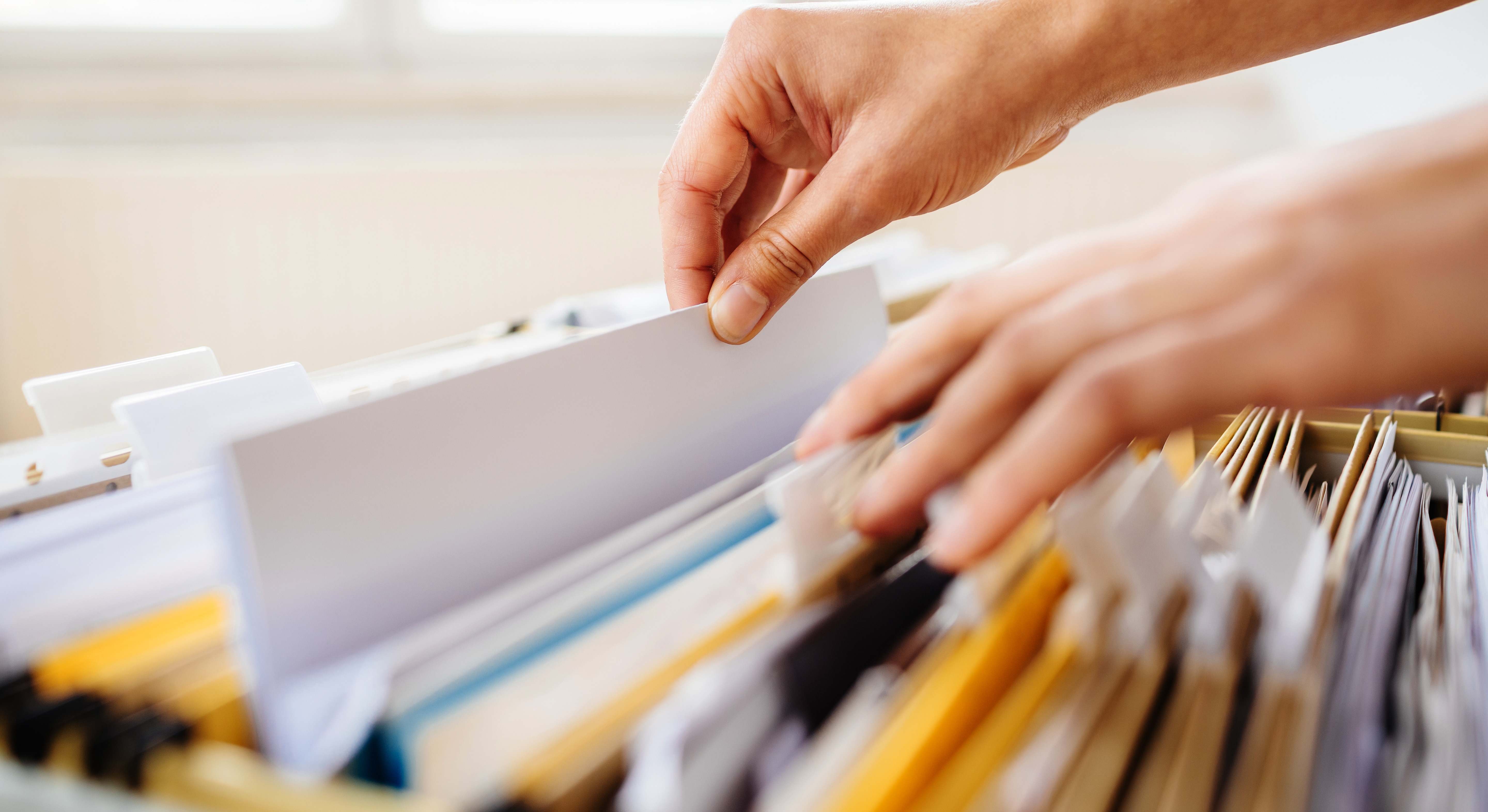 Documentación para pedir ayudas por la DANA. / Foto: iStock