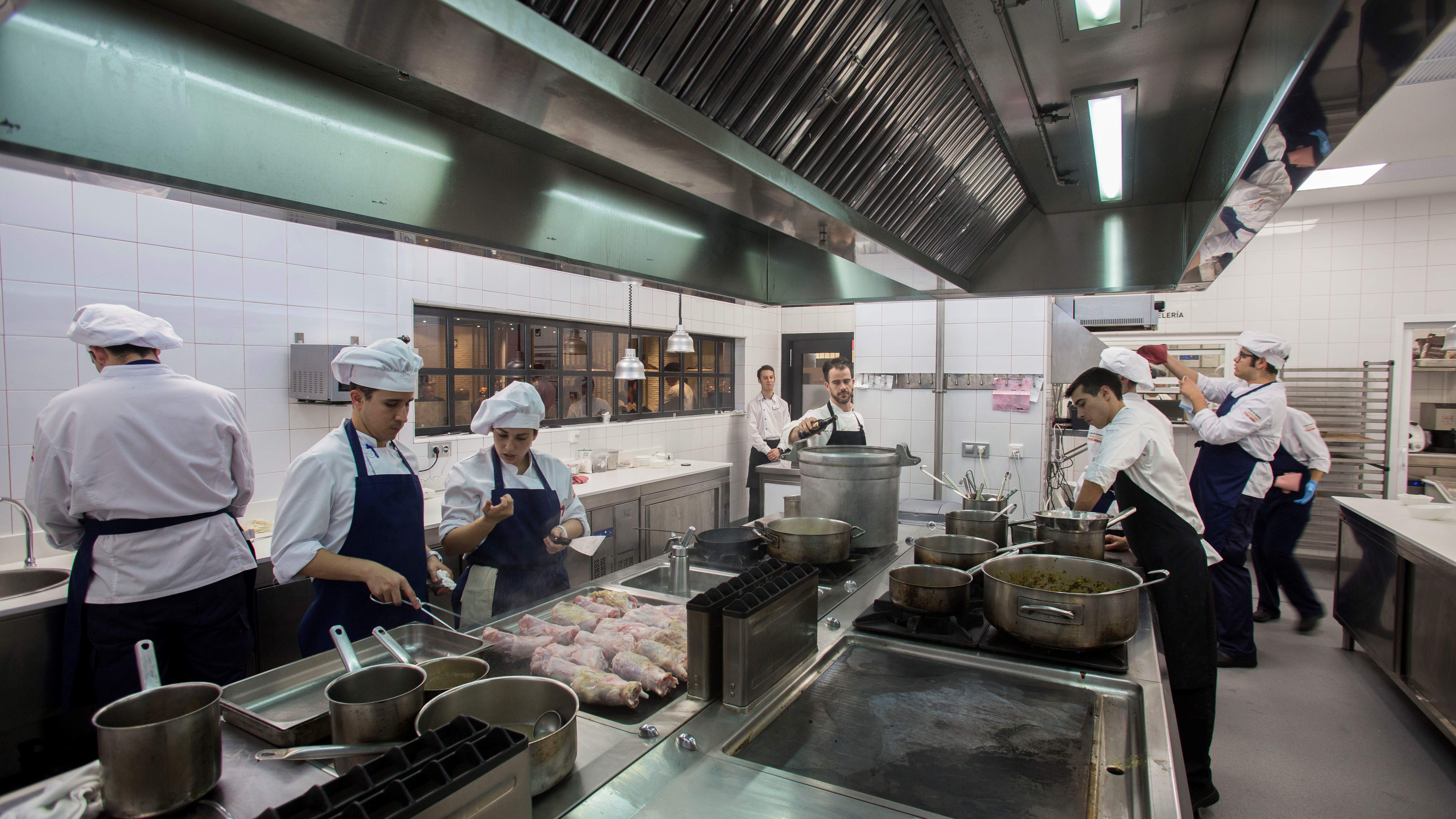 Escuela-de-Hosteleria-de-la-Fundacion-Cruzcampo.jpg