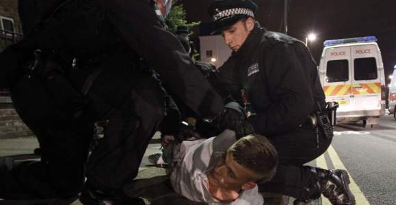 policia-britanica-detiene-borracho-reuters.jpg