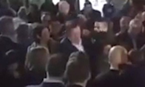 rajoy-puno-pontevedra.jpg