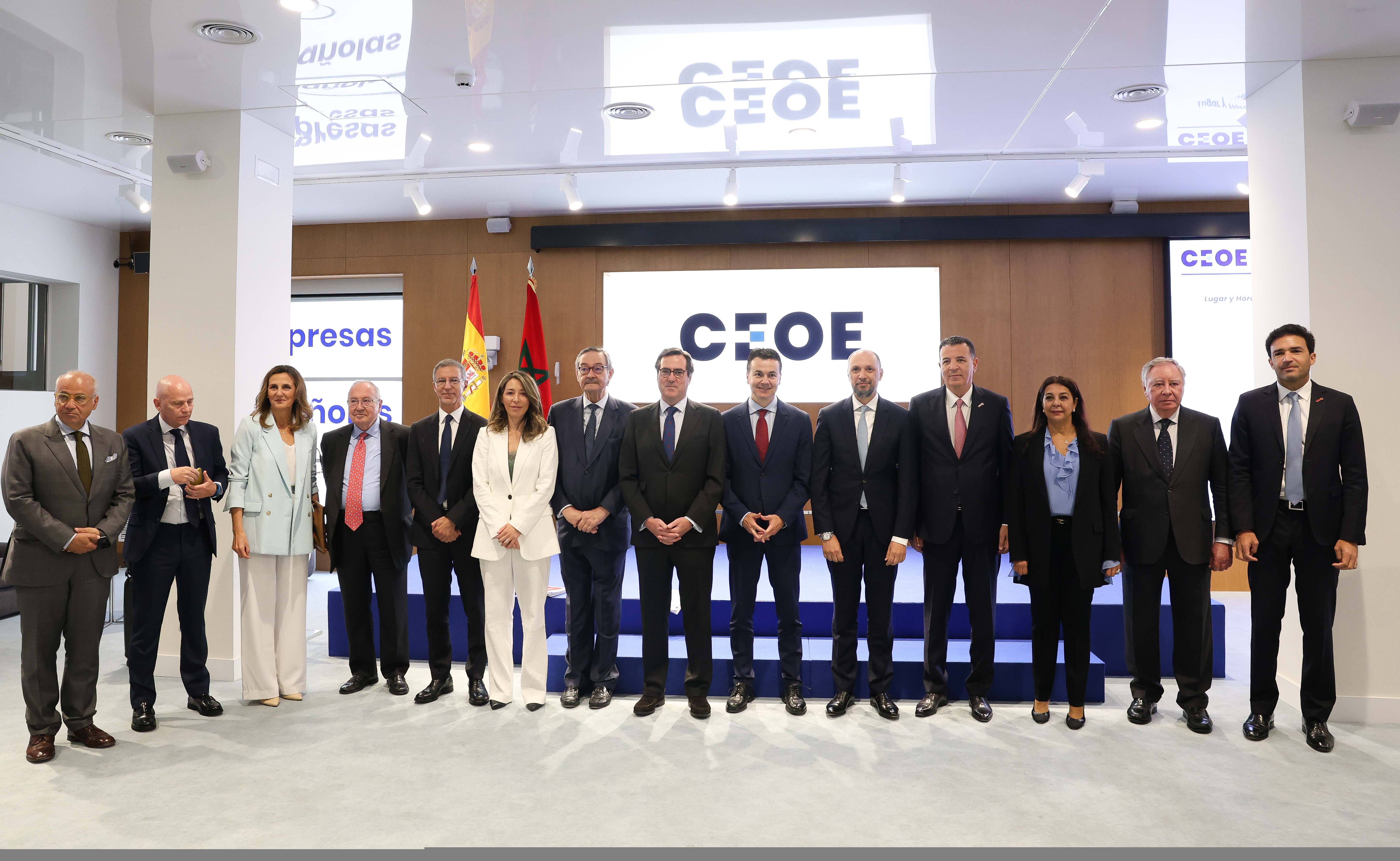 EuropaPress_5215925_foto_familia_asistentes_encuentro_empresarial_invertir_marruecos.jpg
