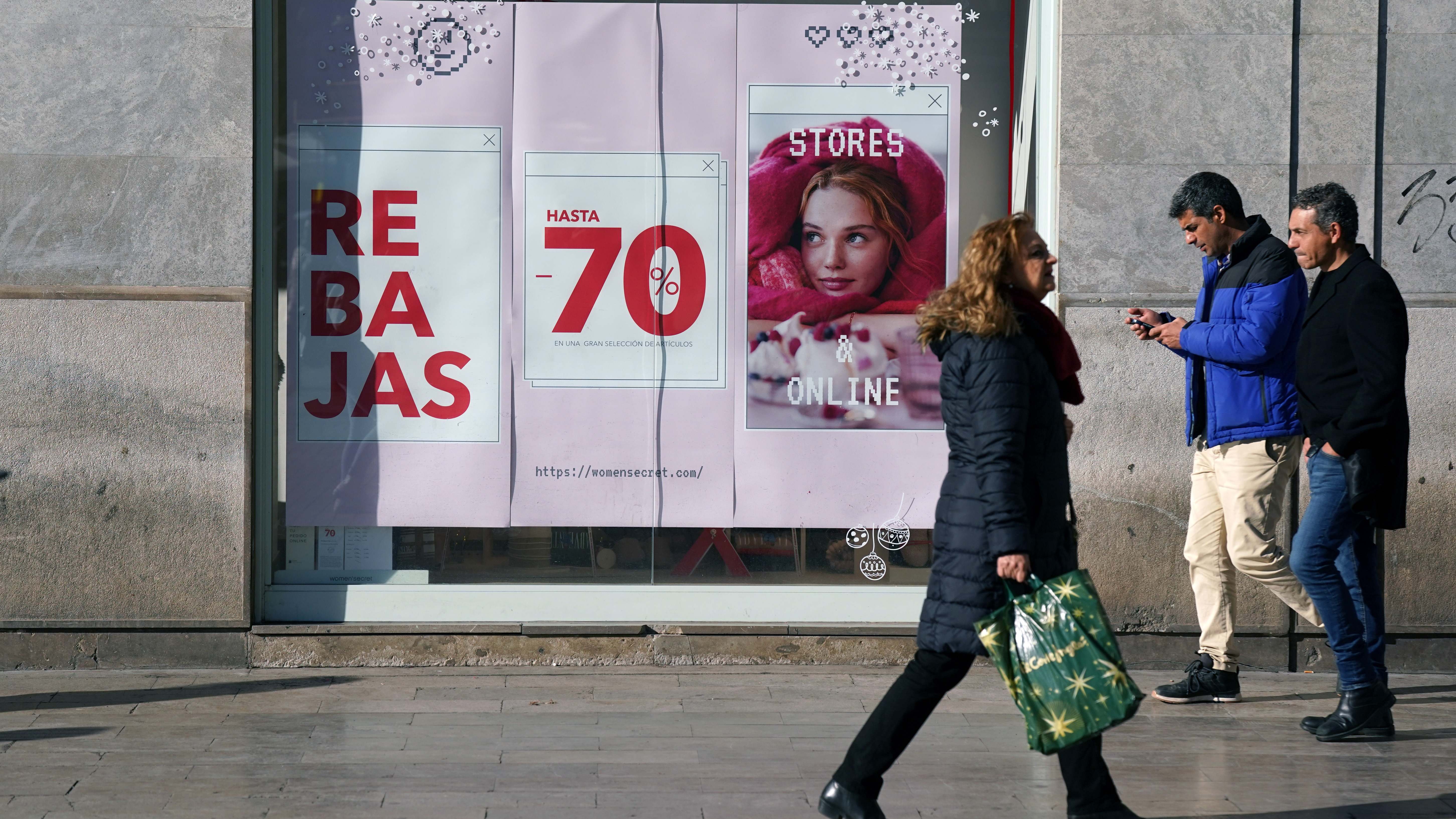 Más de 1,8 millones de españoles dejaron de comprar ropa, calzado o accesorios rebajados en 2023.