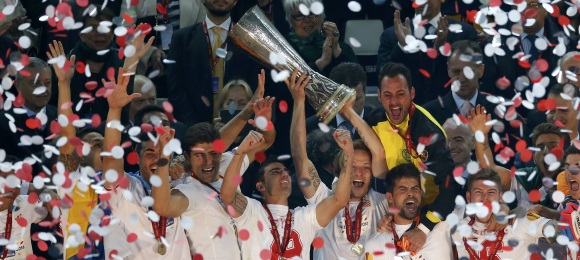 sevilla-levanta-copa.jpg