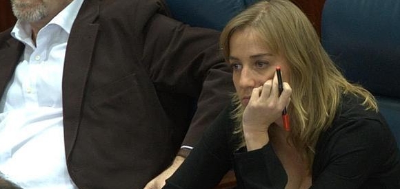 tania-sanchez-observa-efe.jpg