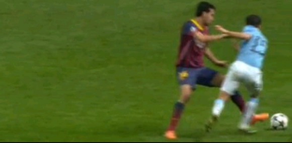 Busquets-Navas-2014-falta-city.jpg