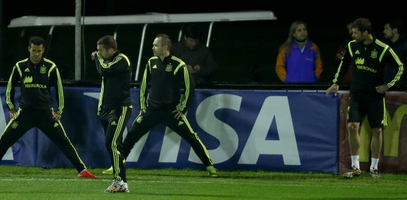 Xabi-alonso-separado-grupo-entreno-espana-2014.jpg