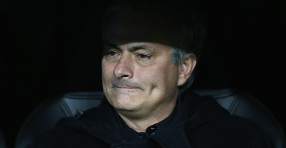 Mourinho-gesto-serio-2012-banquillo-reuters.jpg