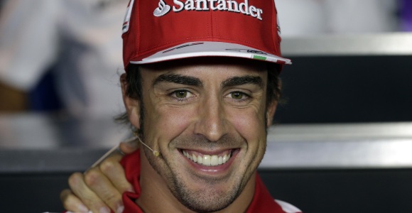alonso-gorra-reuters.jpg