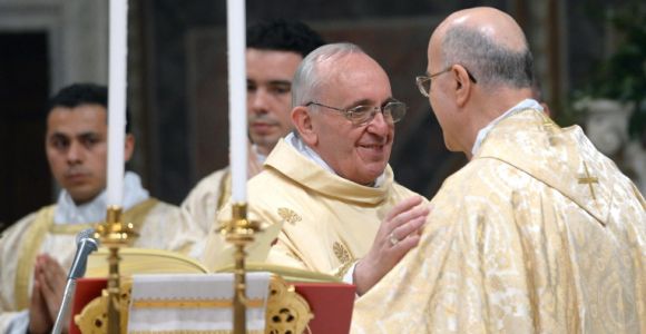 francisco-misa-animo-cardenales-efe.jpg