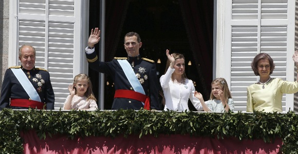 familia-real-proclamacion-balcon-rey-efe.jpg