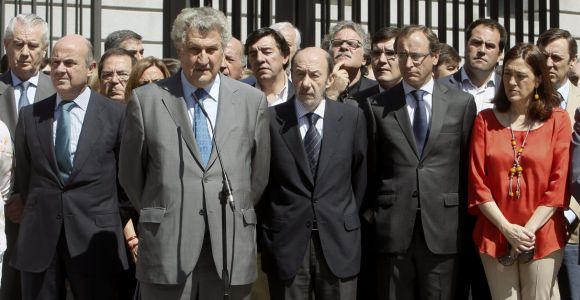 diputados-minutos-silencio-efe.jpg