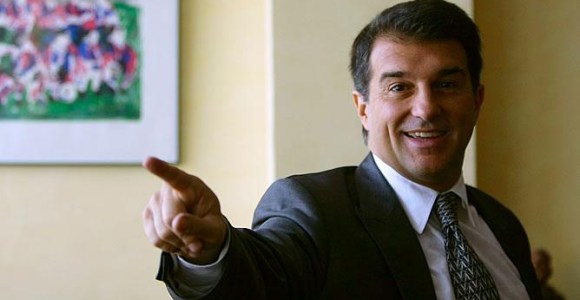 Laporta-senala-reuters.jpg