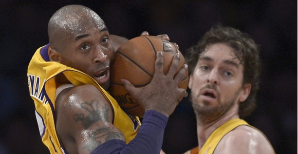 Bryant-rebote-Gasol-2013-efe.jpg