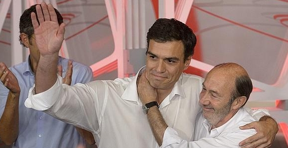 rubalcaba-mano-sanchez.jpg