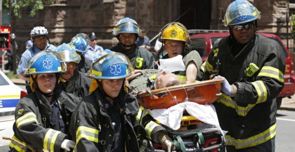 bomberos-derrumbe-filadelfia-efe.jpg