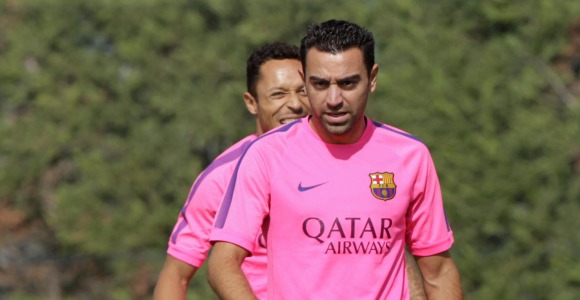 Xavi-mirada-entreno-rosa-2014-efe.jpg