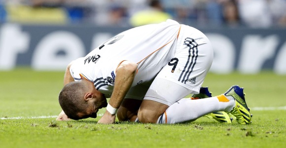 Benzema-dolor-cesped-2013-efe.jpg