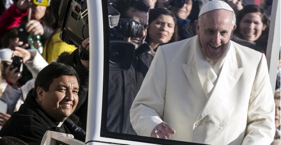 papa-papamovil-efe.jpg