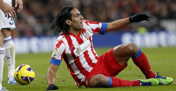 Falcao-suelo-bernabeu-2012-EFE.jpg